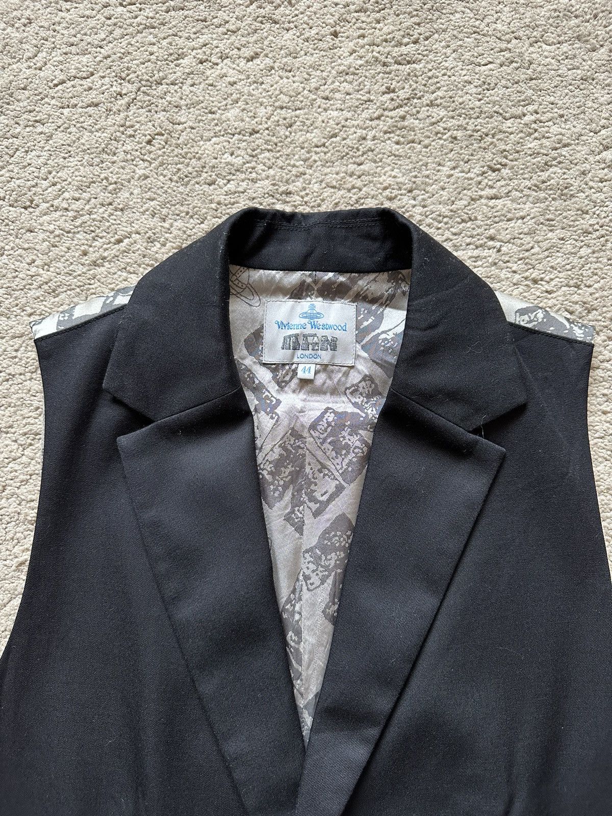 Vivienne Westwood 2000s Vivienne Westwood Man Back Print Orb Logo Vest Size US S / EU 44-46 / 1 - 2 Thumbnail