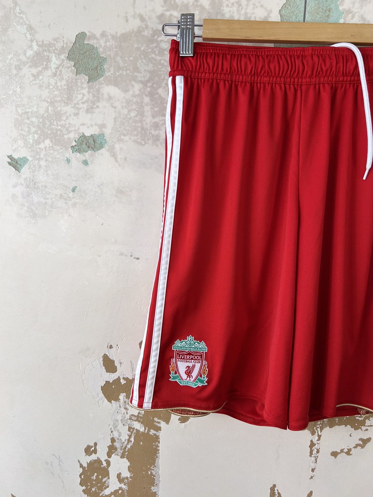 Adidas ADIDAS FC LIVERPOOL SOCCER SHORTS Size US 30 / EU 46 - 2 Thumbnail
