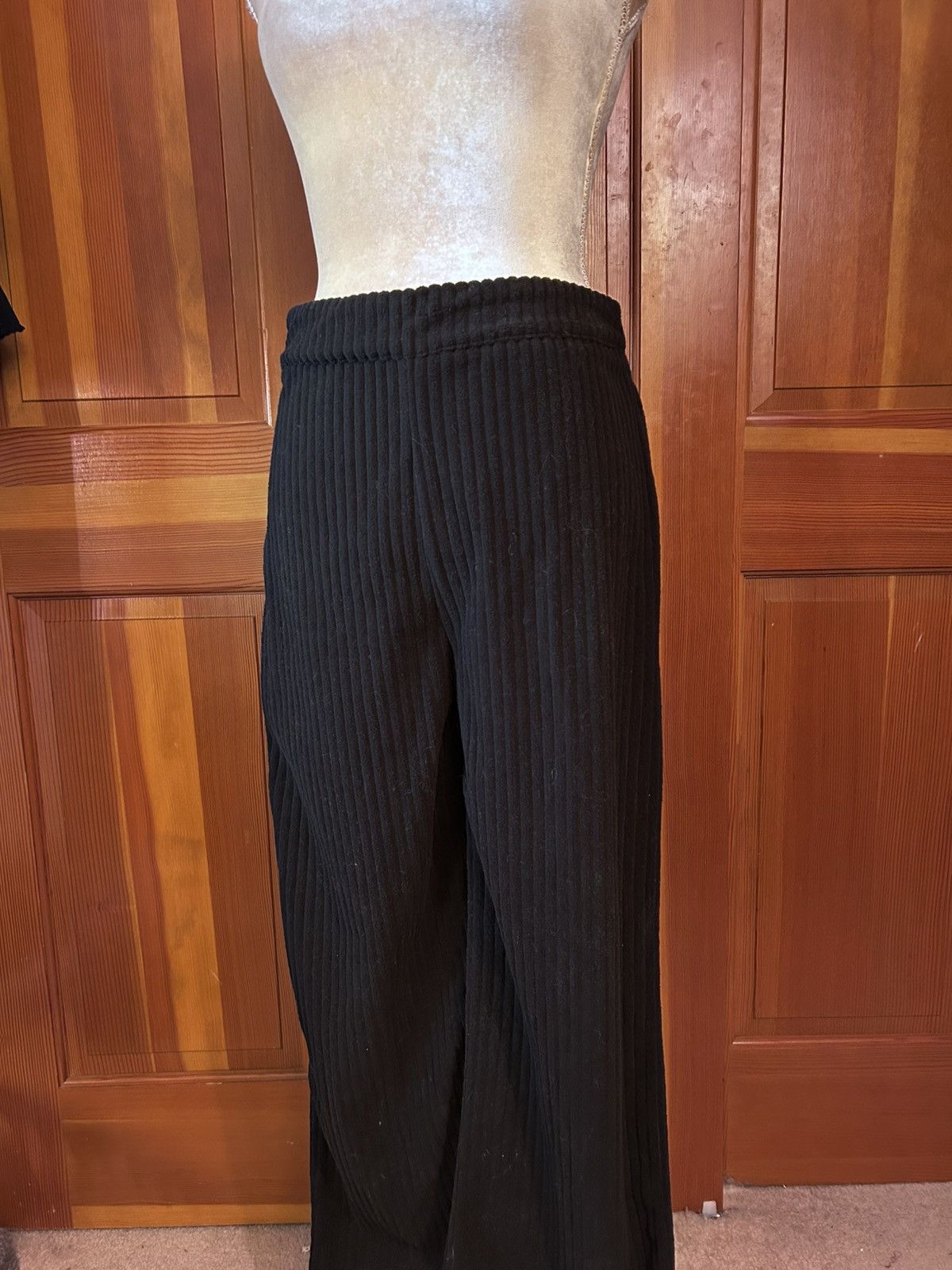 Designer × Other NWT, Lavishly Paris Women’s Ribbed Knit Wide Leg Pants. Size 28" / US 6 / IT 42 - 3 Thumbnail