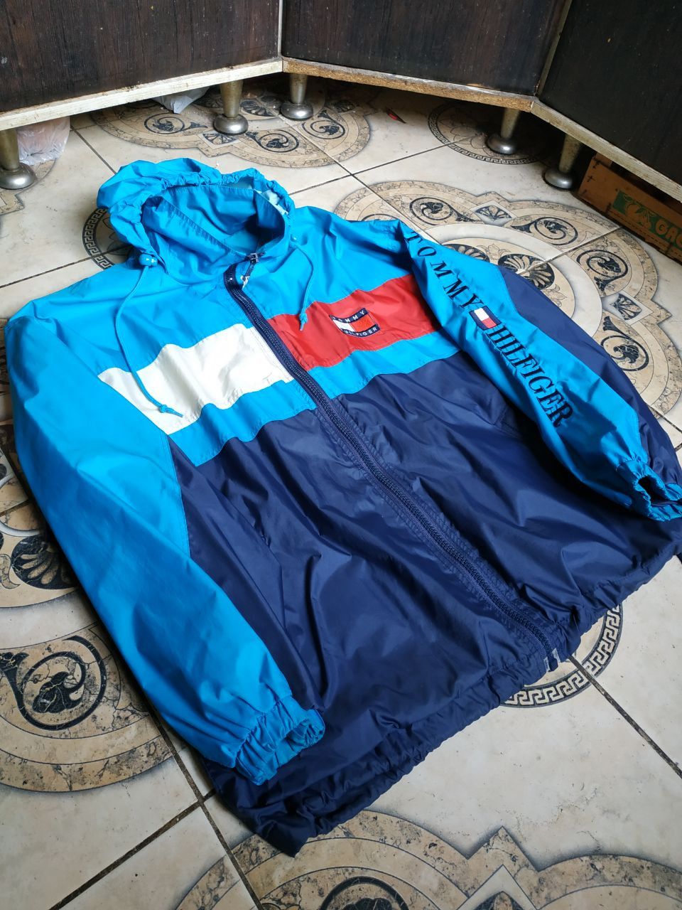 Tommy Hilfiger Vintage 90s Tommy Hilfiger Sailing Gear Big Flag Jacket Size US M / EU 48-50 / 2 - 16 Thumbnail