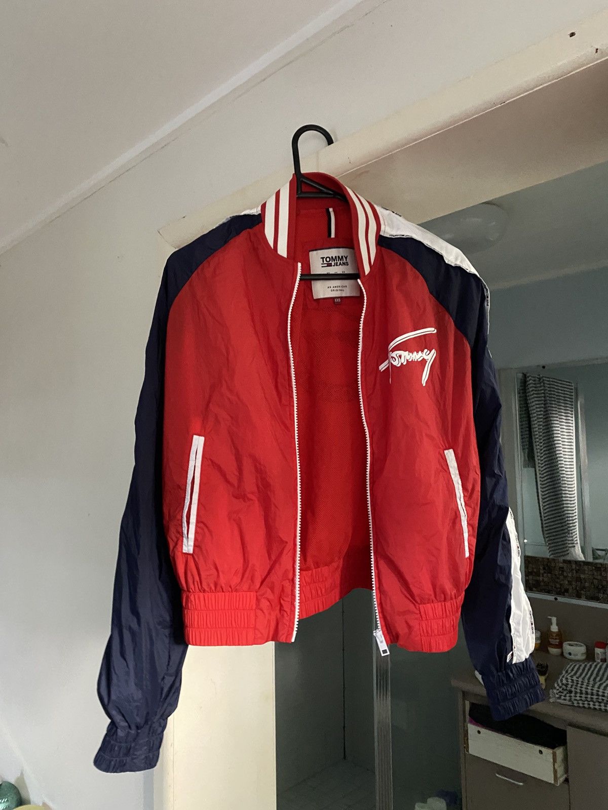 Tommy Hilfiger × Tommy Jeans Red and white Tommy Hilfiger ‘logo bomber jacket’ Size XXS / US 00 / IT 34 - 1 Thumbnail