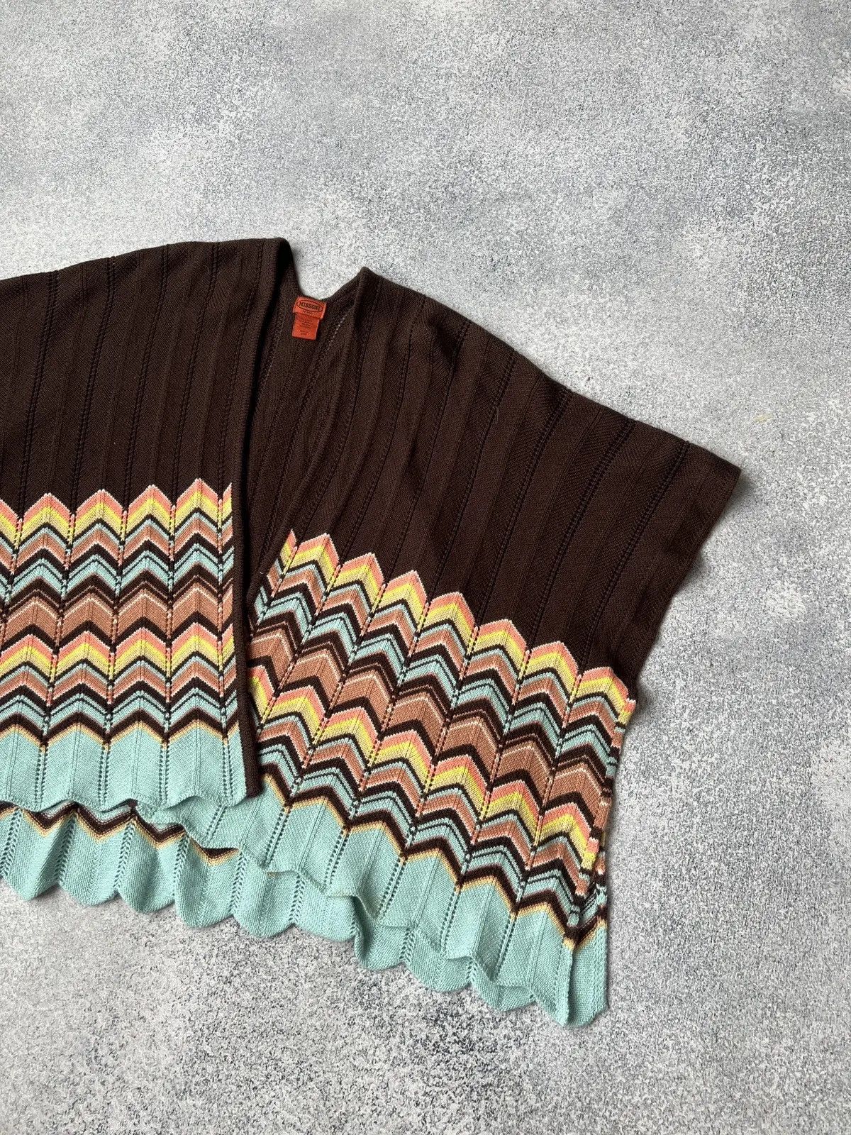 Designer × Missoni × Vintage Vintage women’s zig zag fringed Missoni poncho Size M / US 6-8 / IT 42-44 - 5 Thumbnail