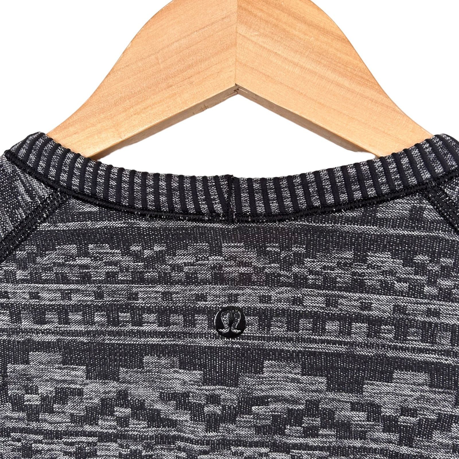 Lululemon Lululemon Gray Rest Less Long Sleeve Pullover Shirt Size S / US 4 / IT 40 - 3 Thumbnail