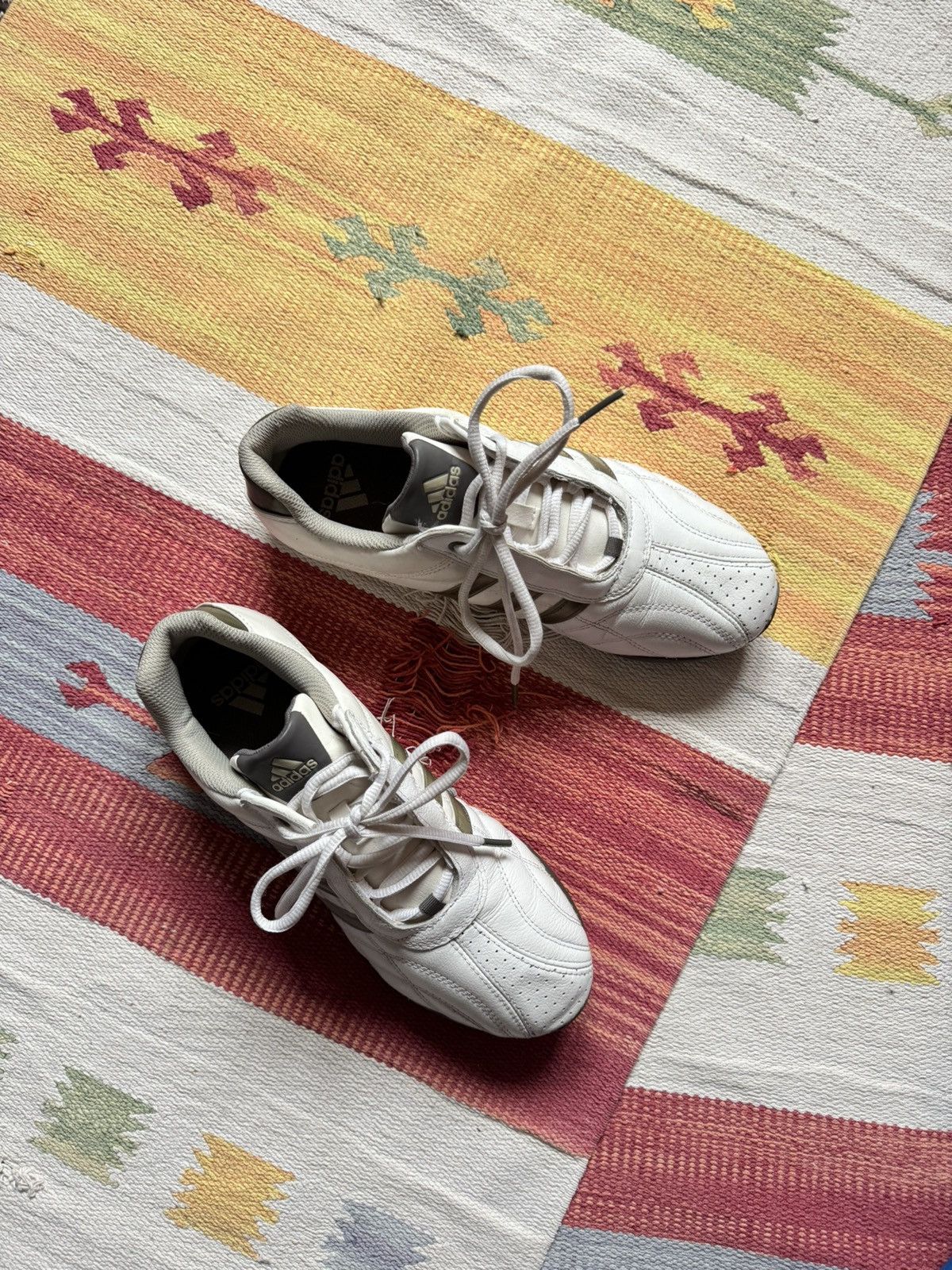 Vintage Vintage 2011 Adidas y2k White Leather Low Japanese Sneakers Size US 7 / EU 40 - 6 Thumbnail