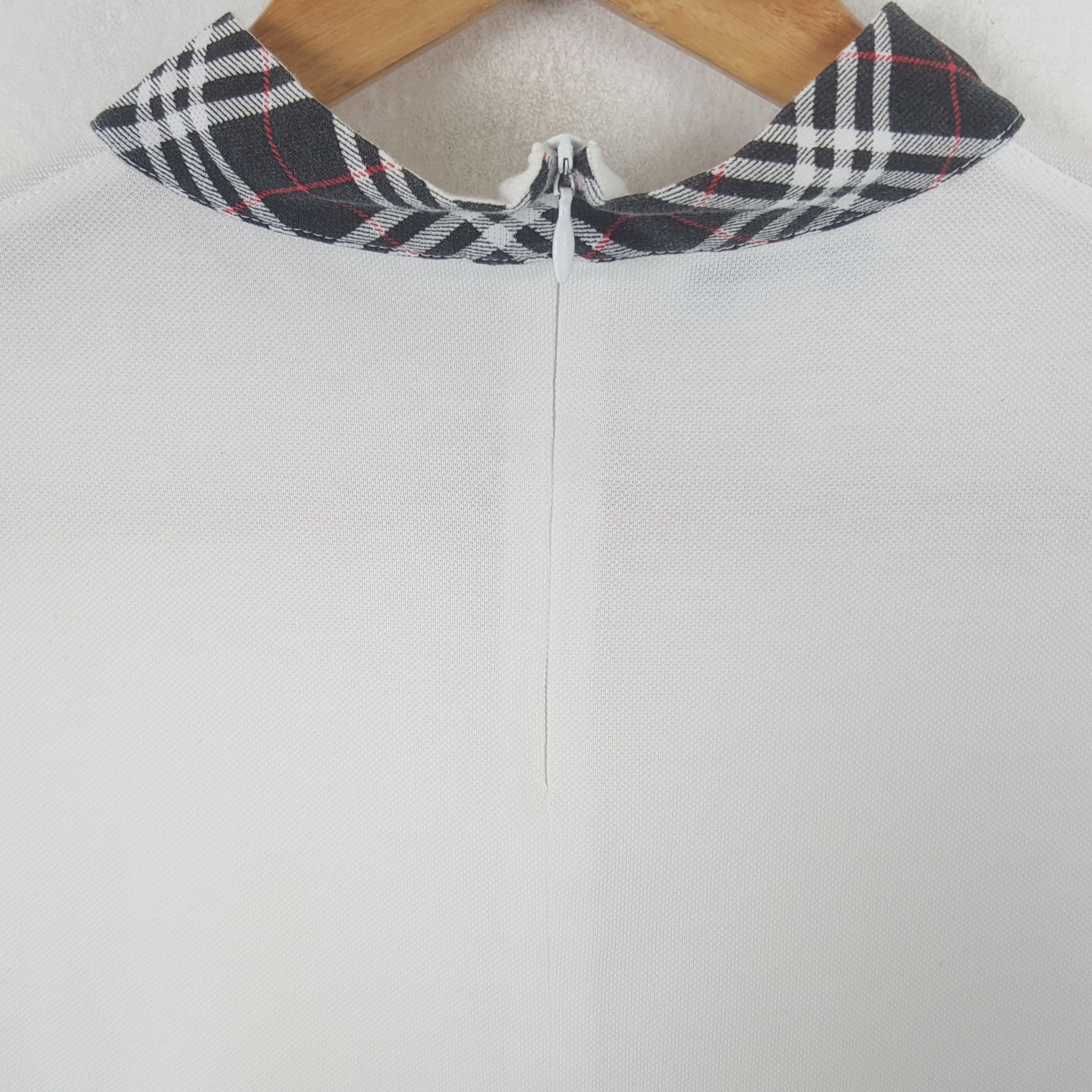Burberry × Vintage Vintage Burberry London Designer Brand Tshirt C285N4 Size US M / EU 48-50 / 2 - 4 Thumbnail
