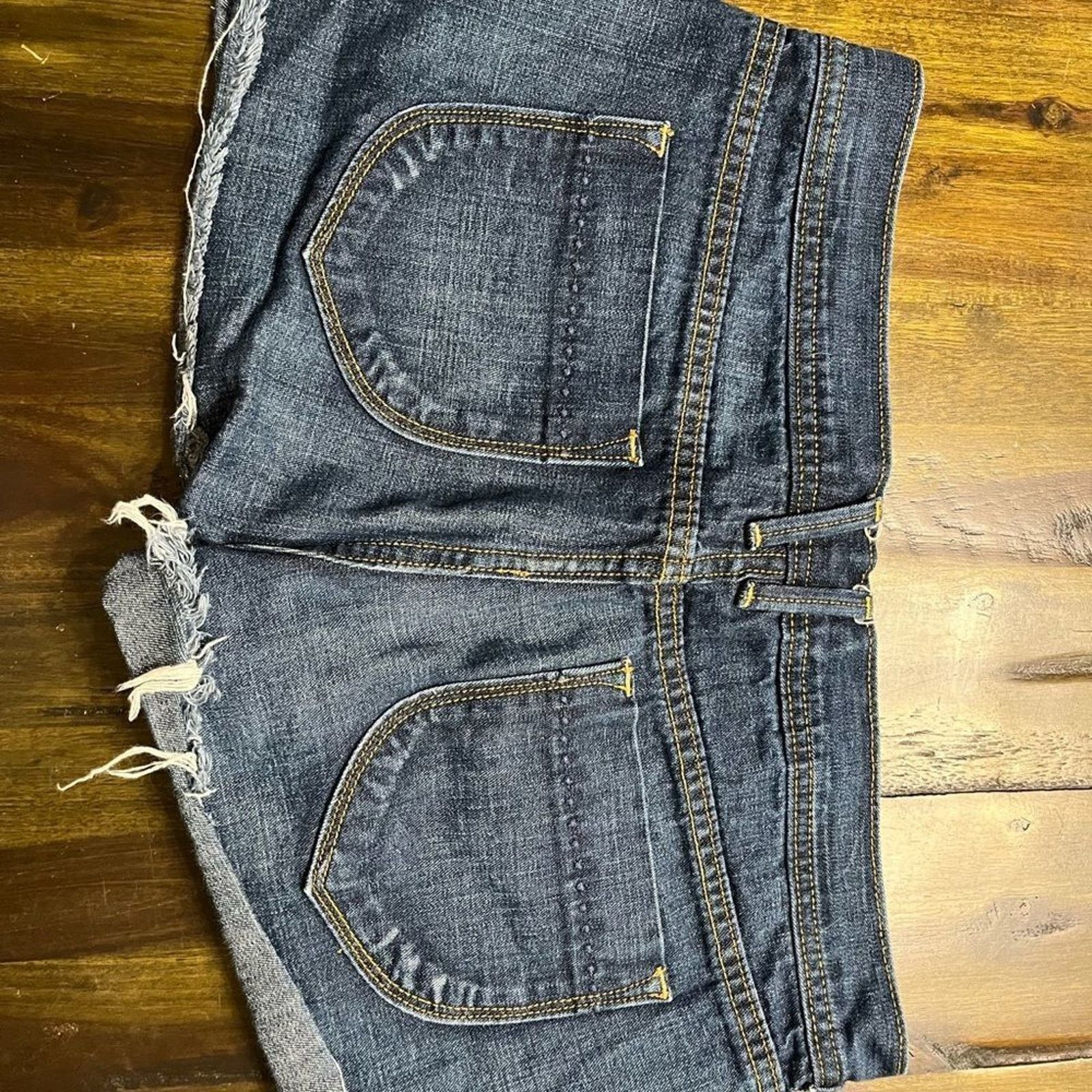 Old Navy Old Navy Distressed, Mid Rise, Dark Wash, Denim Jean Shorts Size 32" / US 10 / IT 46 - 3 Thumbnail