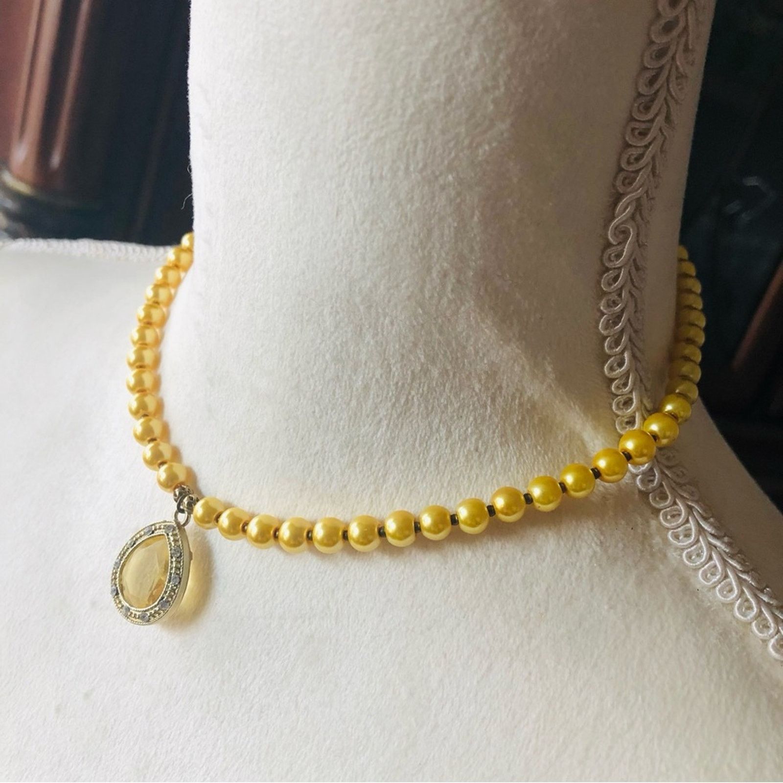 Handmade Handcrafted repurpose mellow yellow teardrop Pearl necklace Size ONE SIZE - 4 Thumbnail