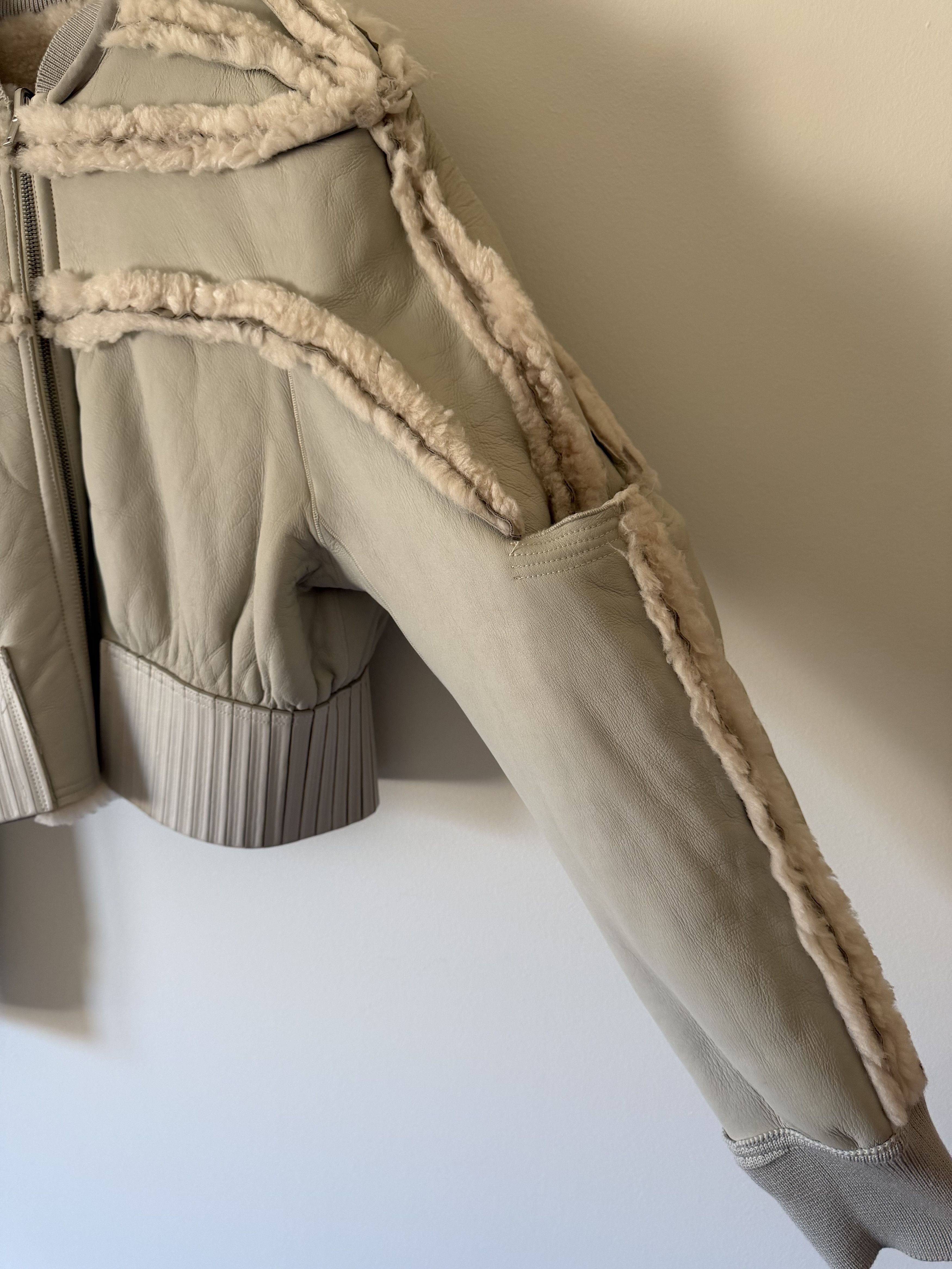 Rick Owens Rick Owens Girdered Reversible Shearling Bomber in White Size US L / EU 52-54 / 3 - 11 Thumbnail