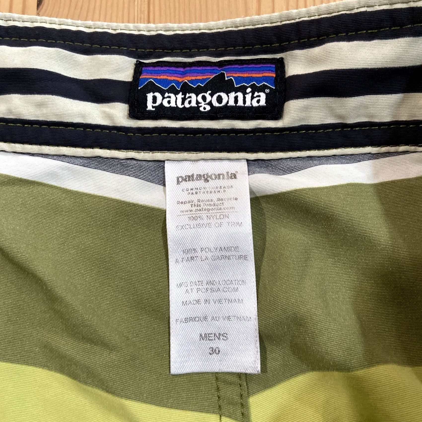 Patagonia PATAGONIA Boardshorts Green 19-inch Stretch Planing Sz-30 Men XS? No, size 30, Regular Size US 30 / EU 46 - 3 Thumbnail