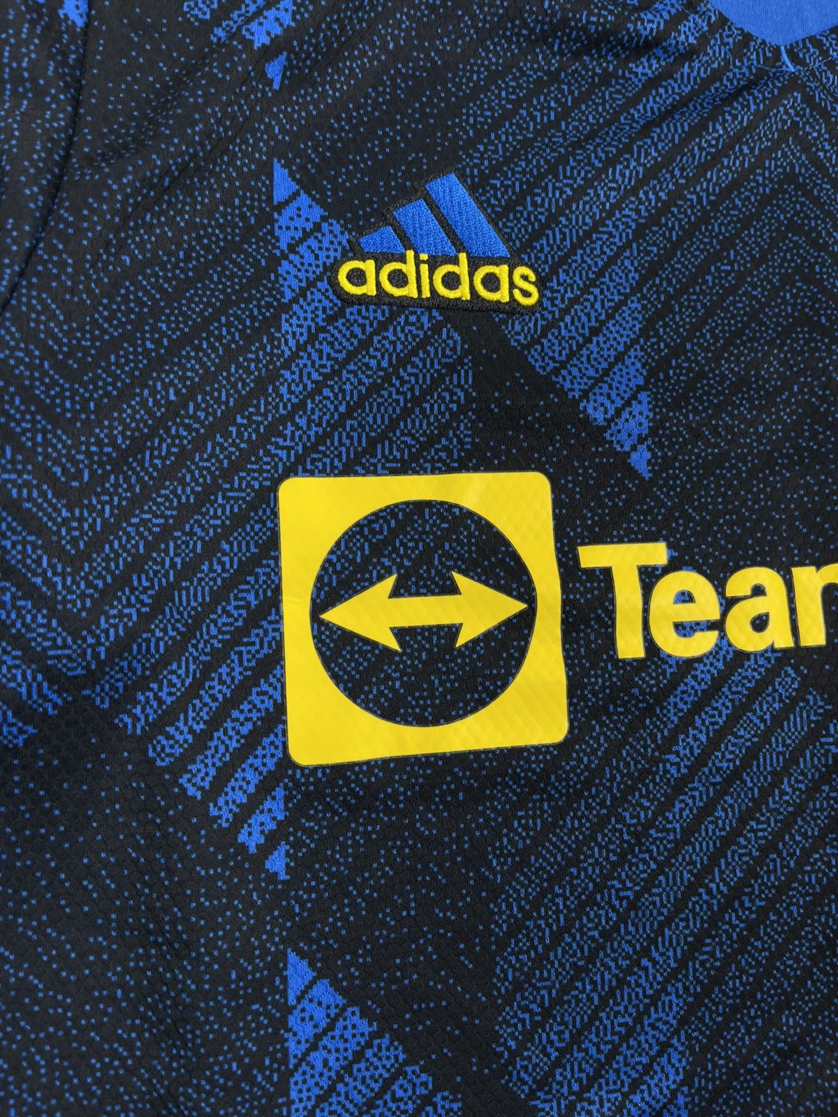 Adidas 21/22 Man United 3rd Kit: Retro 90s Style AEROREADY Tech Size US L / EU 52-54 / 3 - 5 Thumbnail