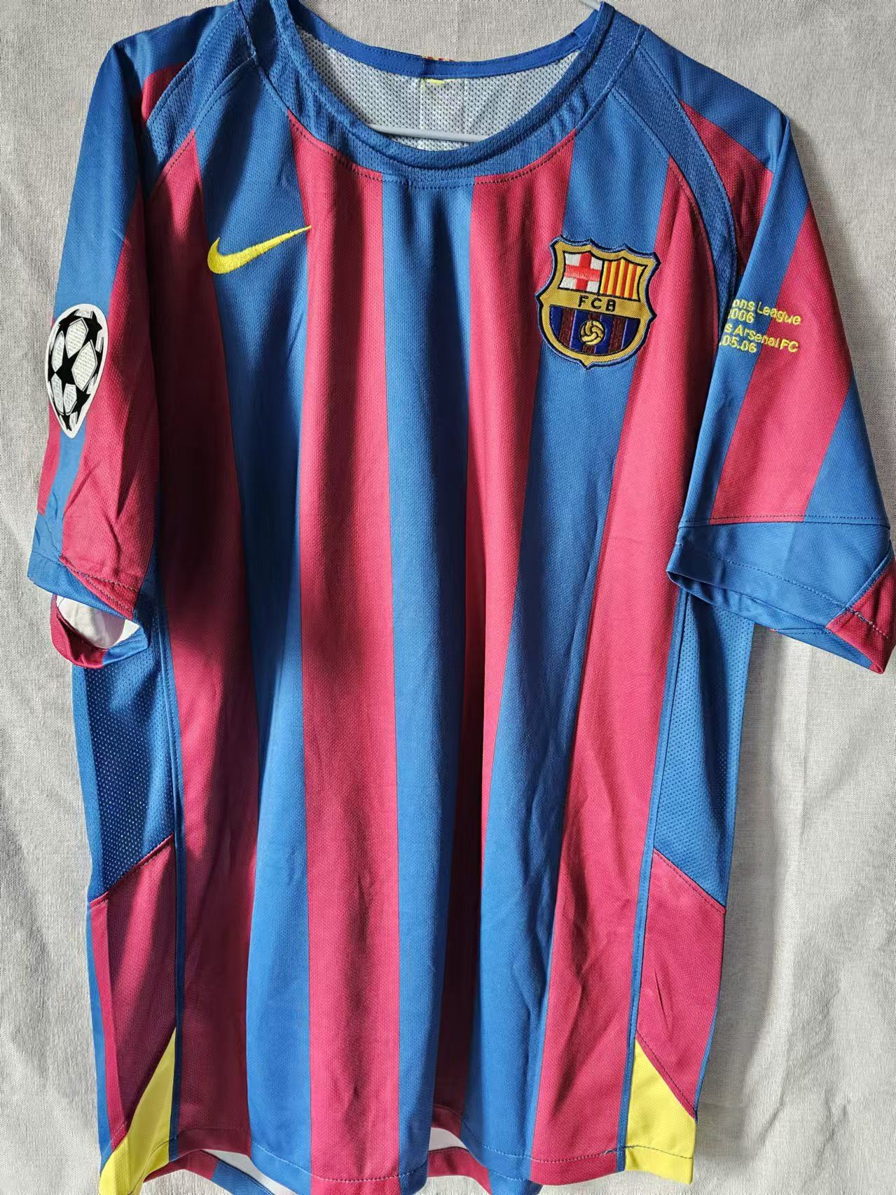 Other 2005 06 Barcelona #10 Ronaldinho Jersey Home Size US L / EU 52-54 / 3 - 2 Thumbnail