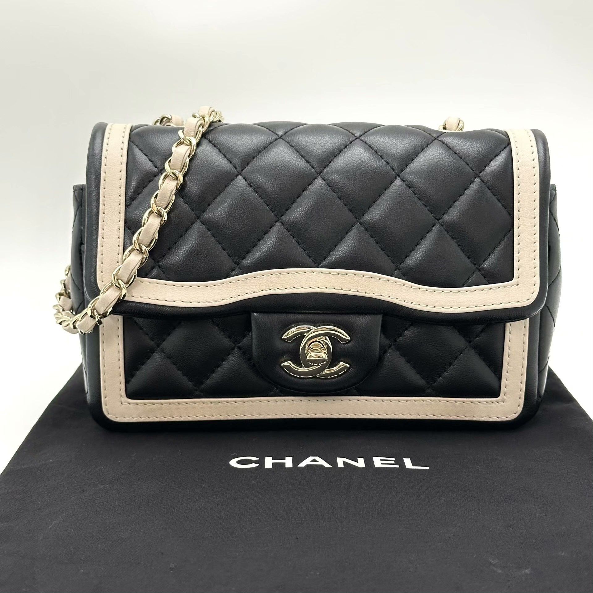 Chanel Pre-loved Bag Very good condition Size ONE SIZE - 1 Thumbnail