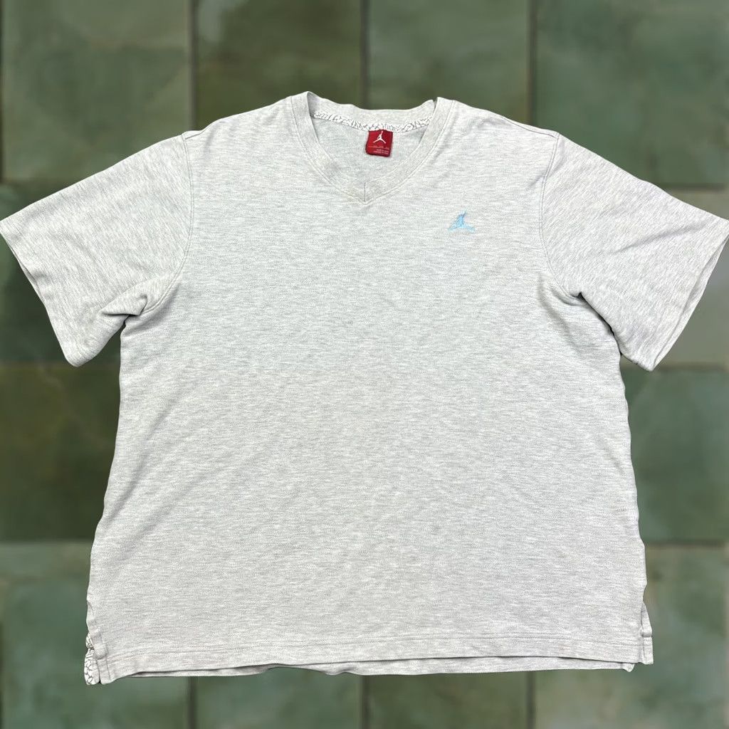 Jordan Brand Air Jordan Shirt Mens 2XL Short Sleeve V-Neck Cotton Embroidered Logo Gray Basketball Size US XXL / EU 58 / 5 - 1 Thumbnail