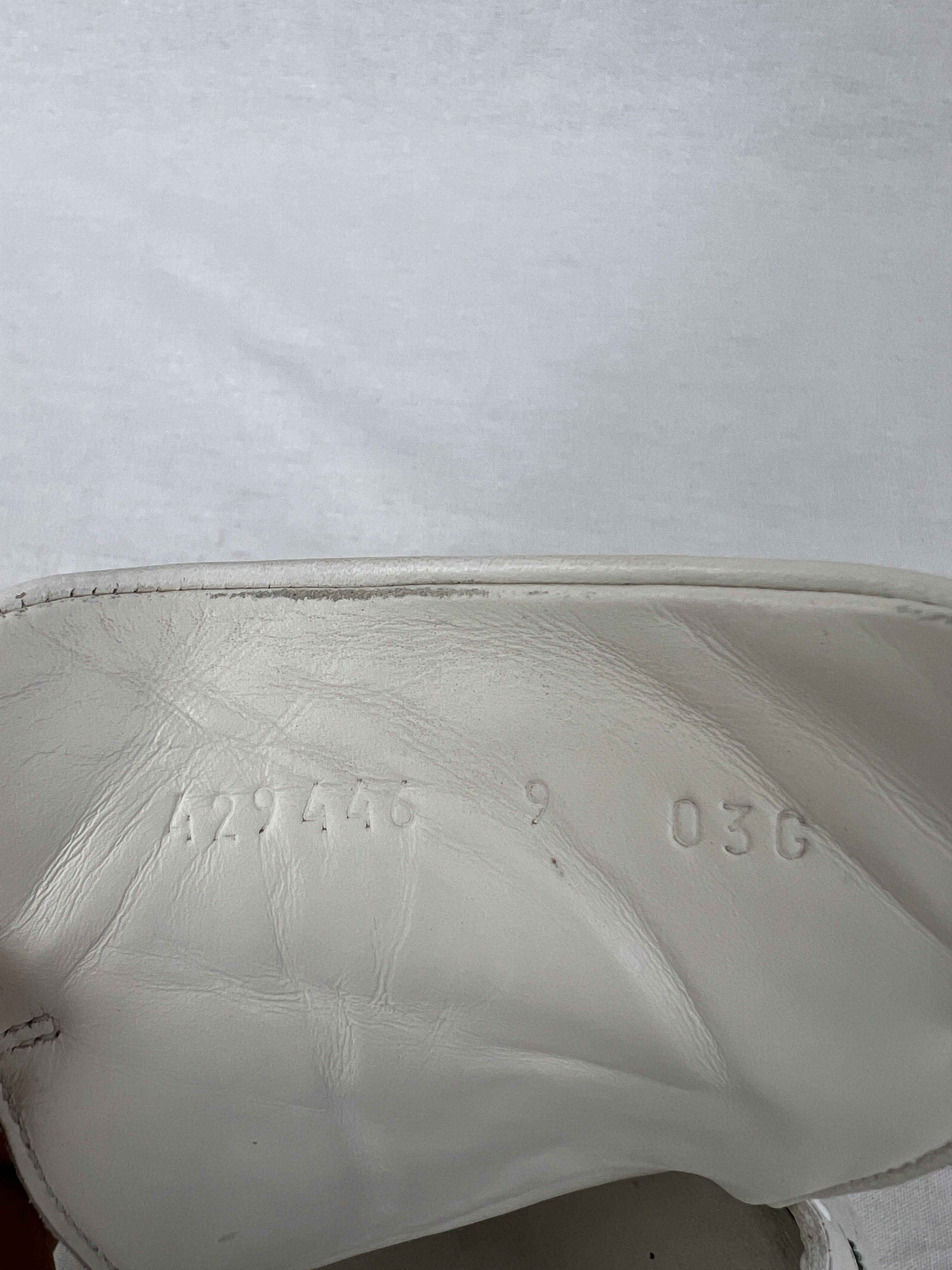 Gucci Gucci Ace Bee Embroidered White Leather Sneakers Size US 9 / EU 42 - 8 Thumbnail