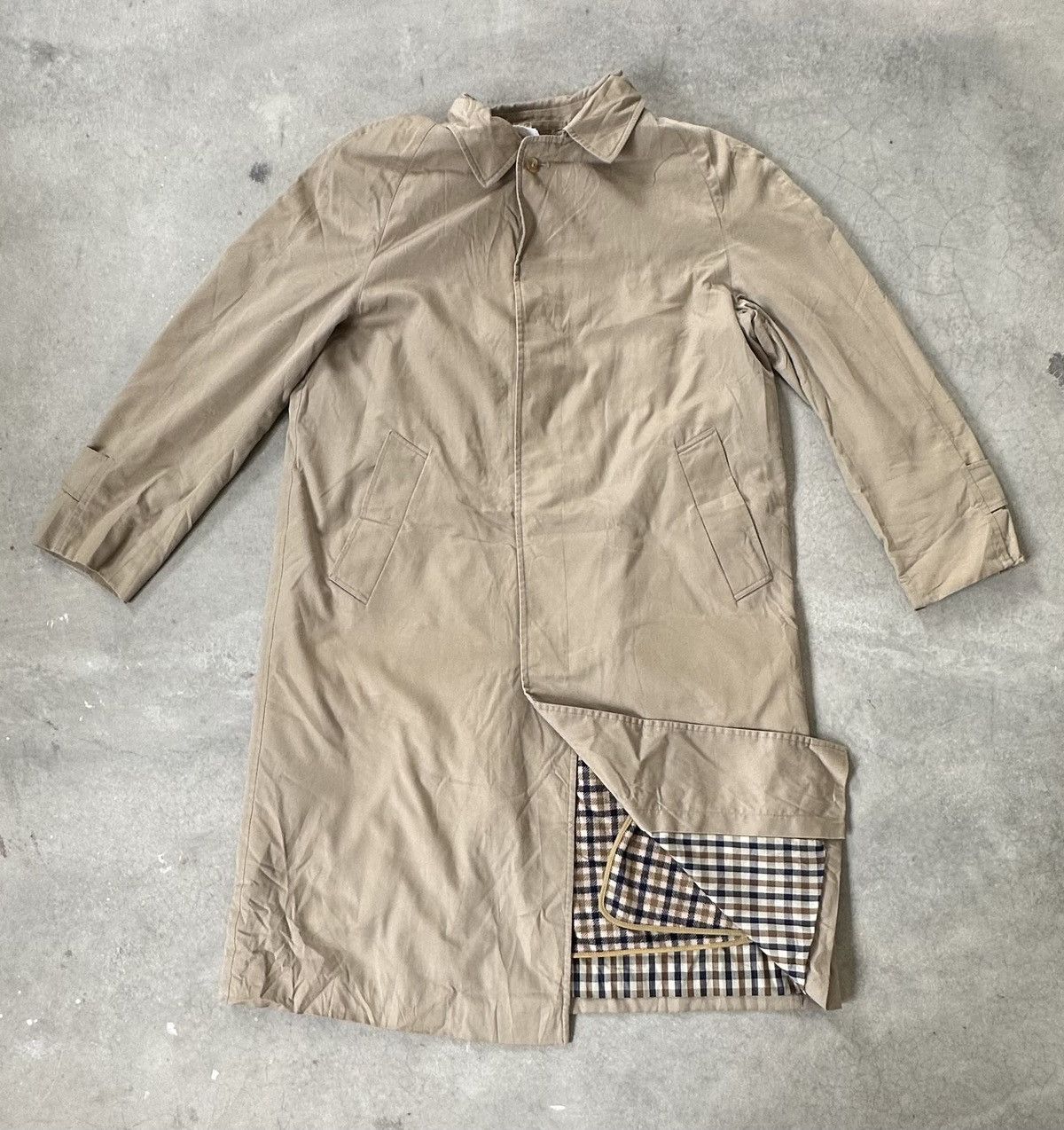 VINTAGE AQUASCUTUM BEIGE TRENCH COAT - Main Image