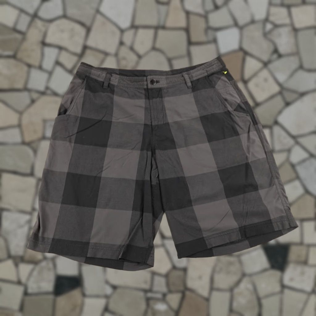 Lululemon Lululemon Shorts Men 38 Black Gray Plaid Nylon Blend Performance Chino Athletic Stretch Pockets Inseam 11in Flat Front Casual Travel Size US 38 / EU 54 - 1 Thumbnail
