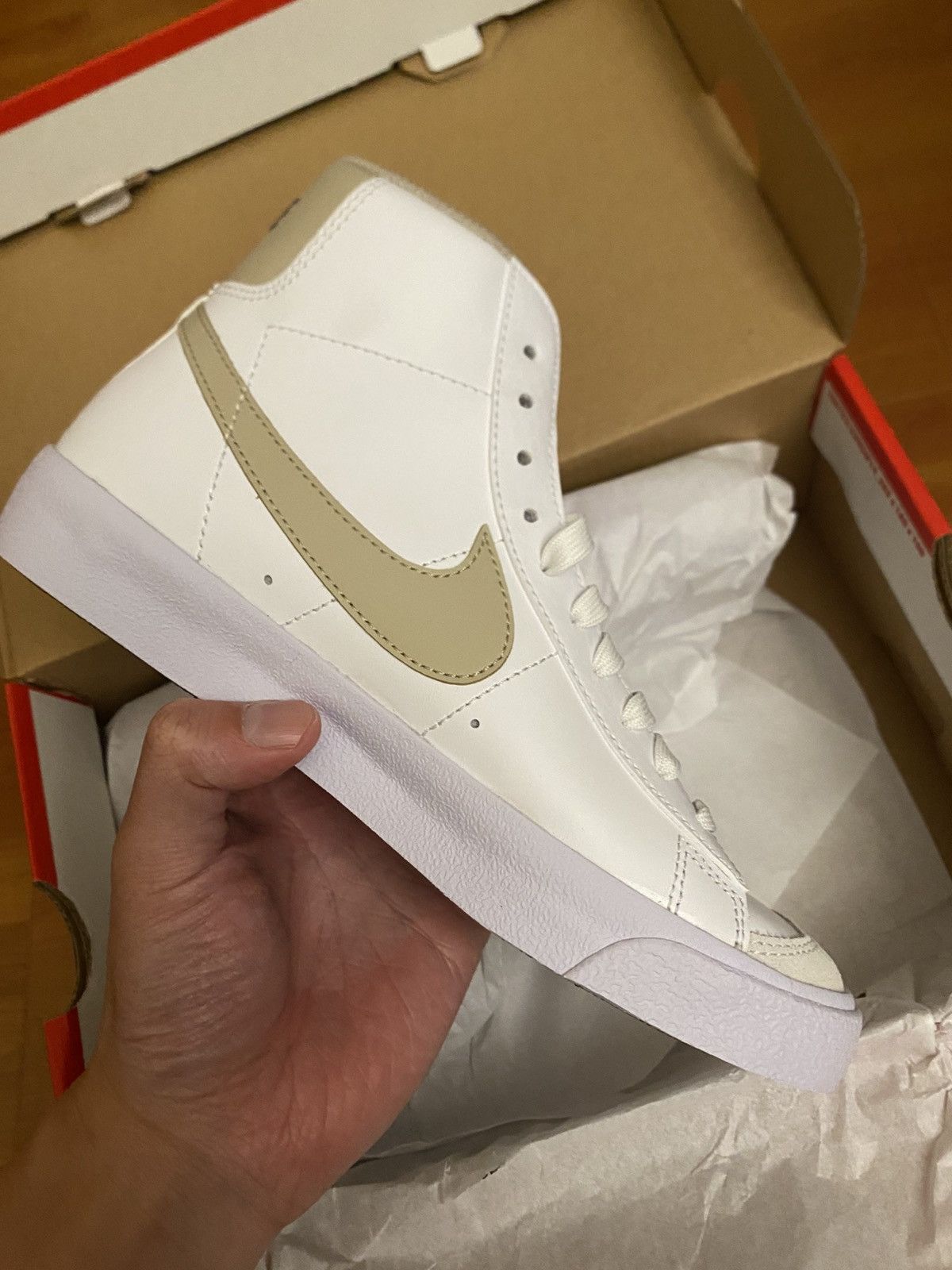 Nike 4.5Y Nike Blazer White Thunder Desert Khaki Size US 5 / EU 37 - 3 Thumbnail