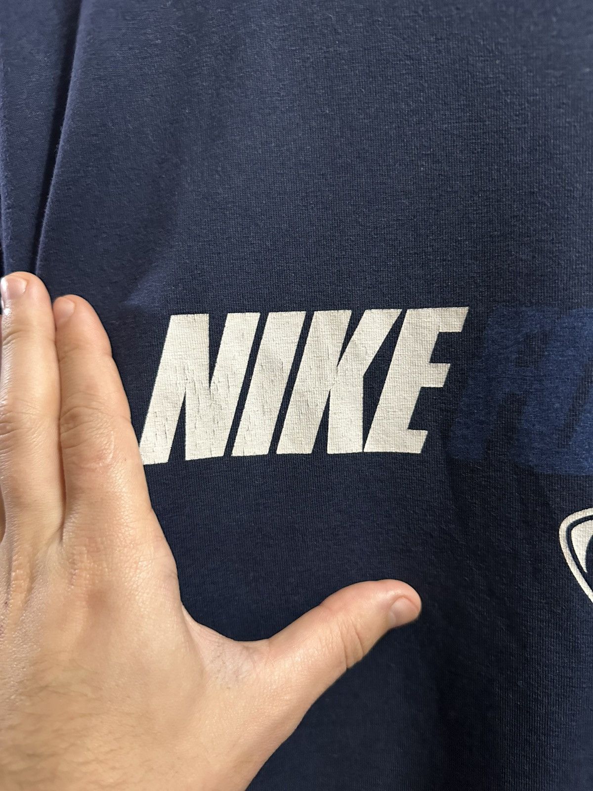 Nike Rare Vintage T-Shirt Nike Football Centr Logo Small swoosh Size US L / EU 52-54 / 3 - 2 Thumbnail