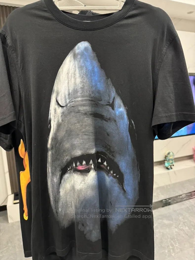 Givenchy Givenchy Shark Short Sleeve Size US S / EU 44-46 / 1 - 1 Thumbnail
