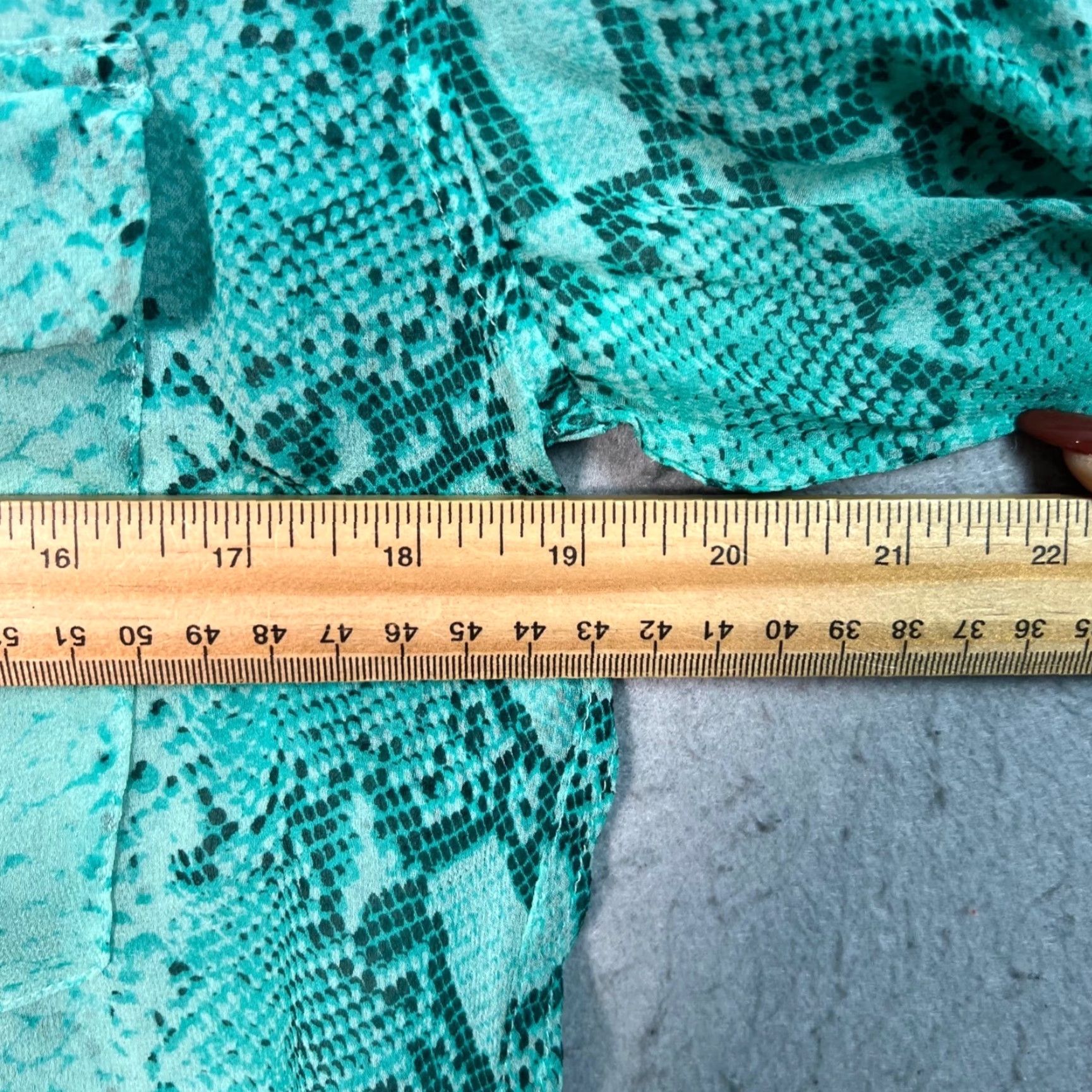 Equipment Equipment Femme Womens Small Green Snake Print Button-Down Sheer Blouse Size S / US 4 / IT 40 - 4 Thumbnail