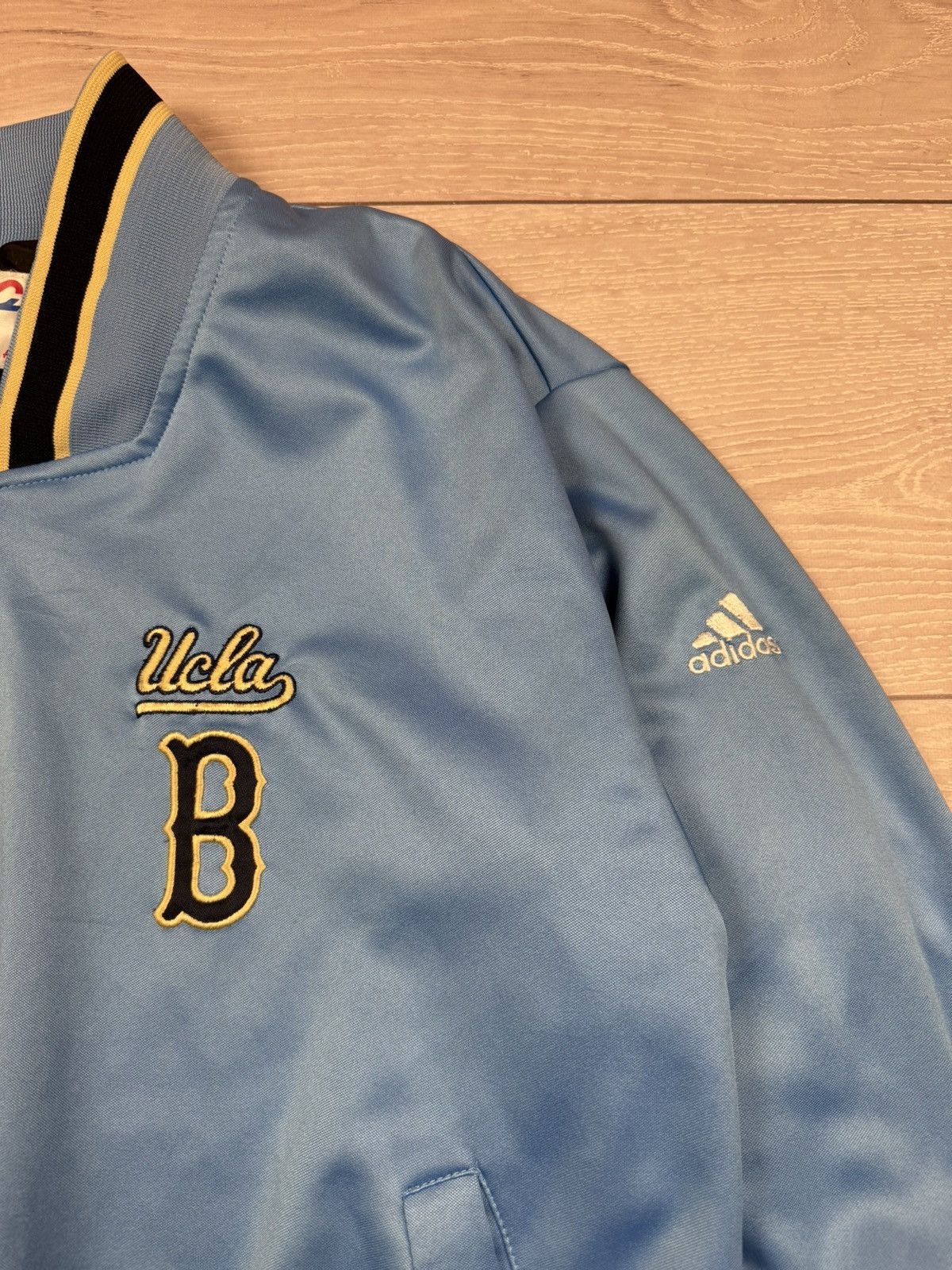 Vintage Vintage UCLA Official Basketball Warm Up Jackets NCAA Size US L / EU 52-54 / 3 - 10 Thumbnail