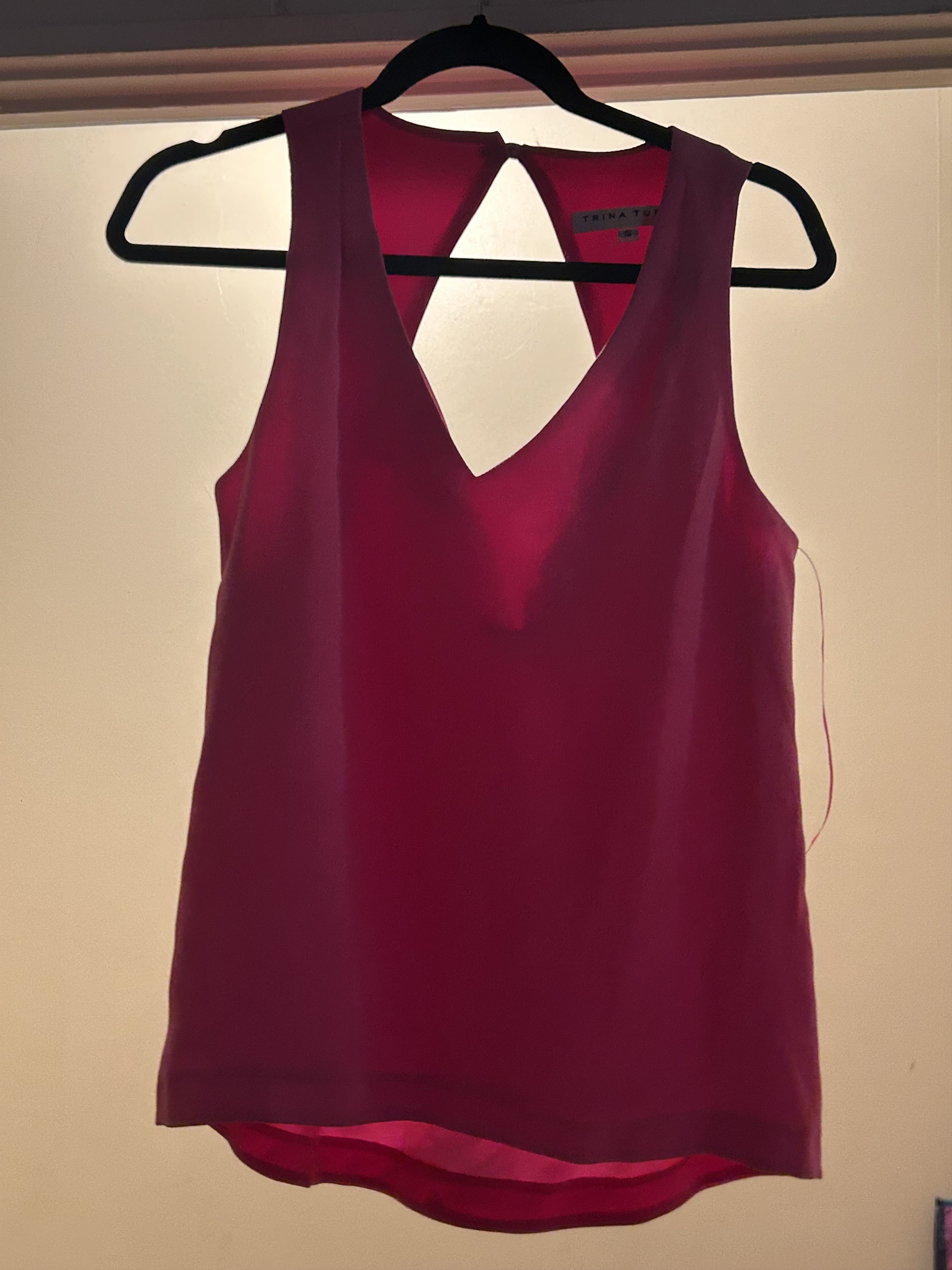 Trina Turk Trina Turk 'Haipo' Sleeveless Draped-Side Crepe Top Size S / US 4 / IT 40 - 1 Preview