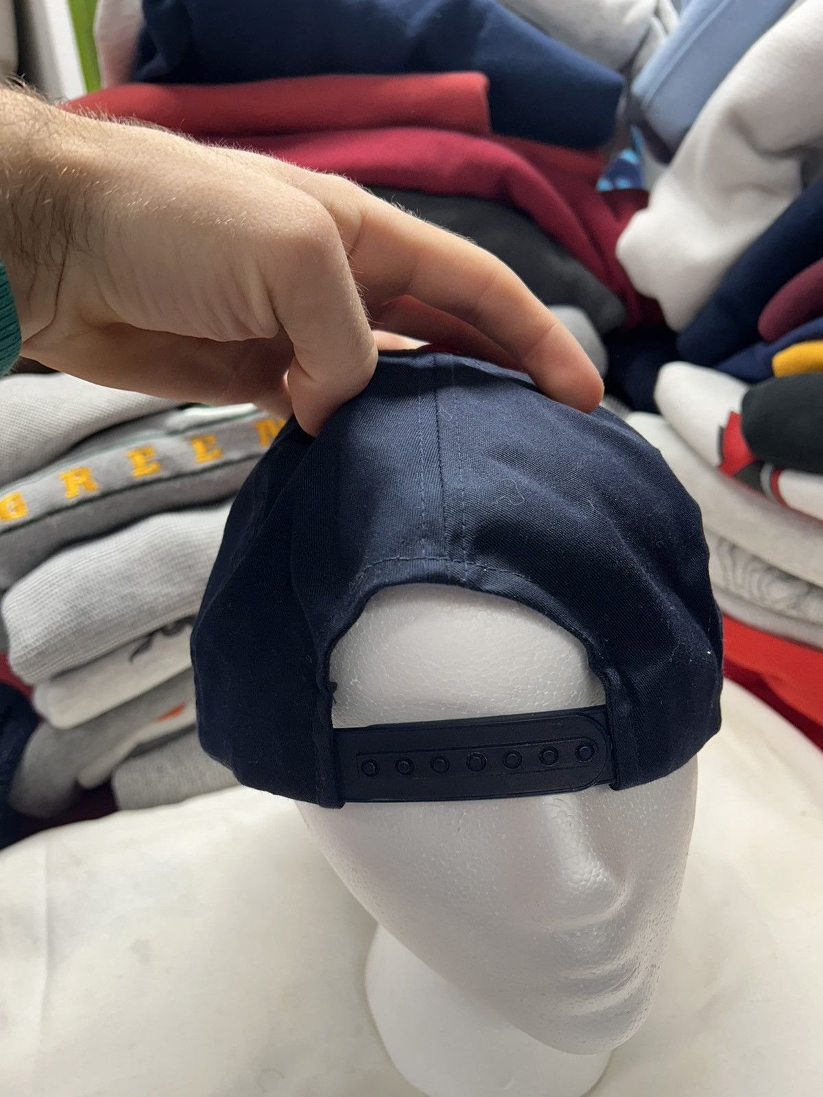 MLB × Vintage Crazy Vintage 90s Atlanta Braves Navy Trucker Snapback Hat Size ONE SIZE - 2 Thumbnail