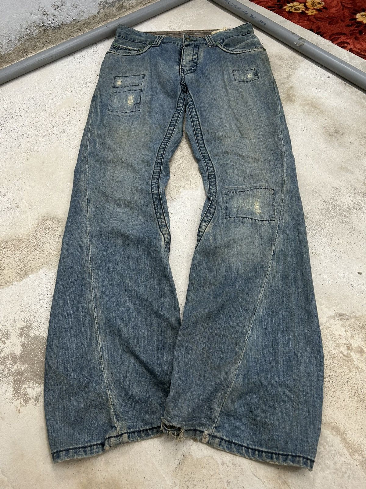 Le Grande Bleu (L.G.B.) Vintage Flare Stitch’s Tailored Denim Japan Uroboro Dirty Size US 32 / EU 48 - 1 Thumbnail