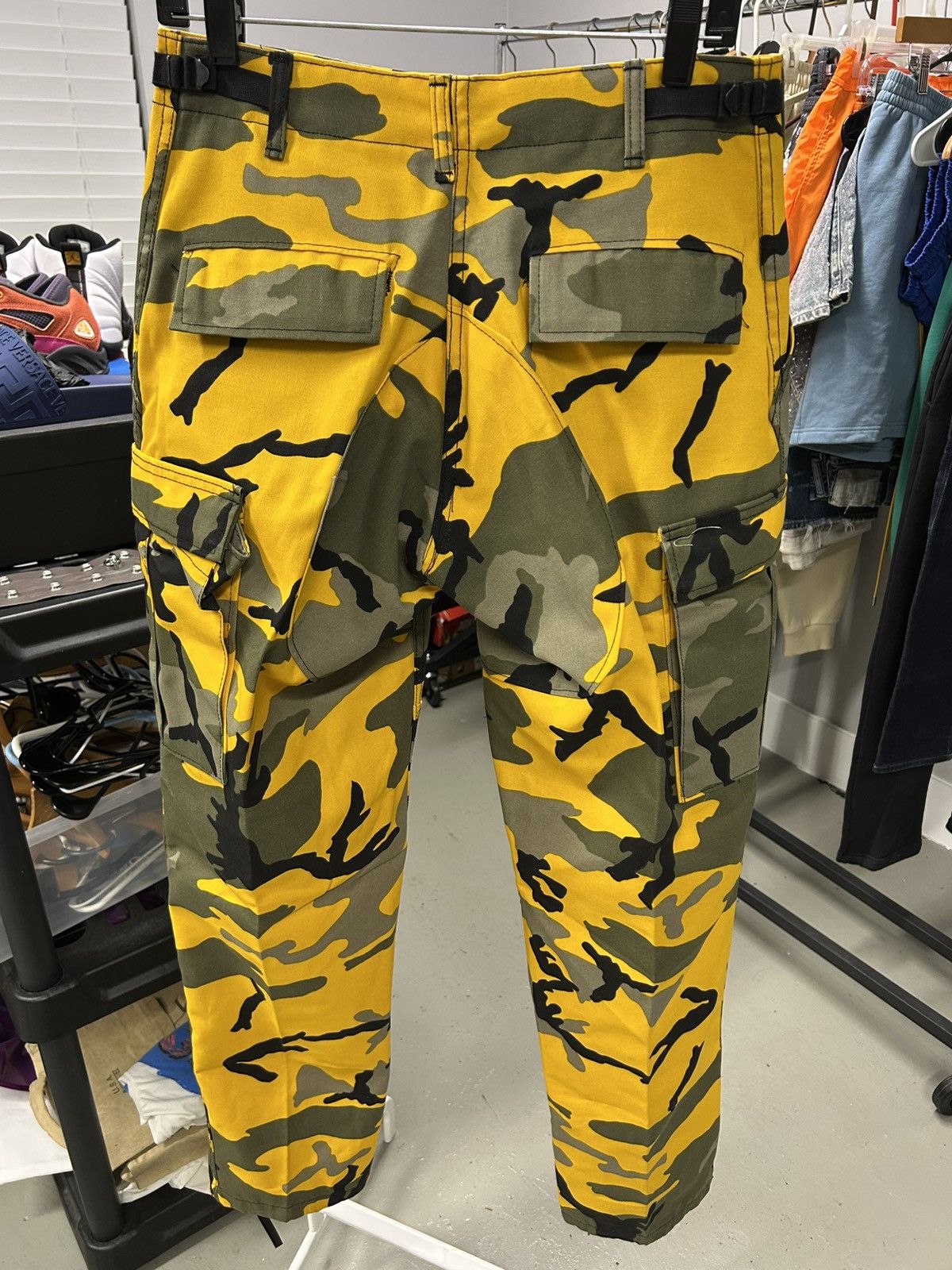 If Six Was Nine Vintage Y2K Cargo Camo Yellow Olive Pants Streetwear Fashion Size US 31 - 2 Thumbnail