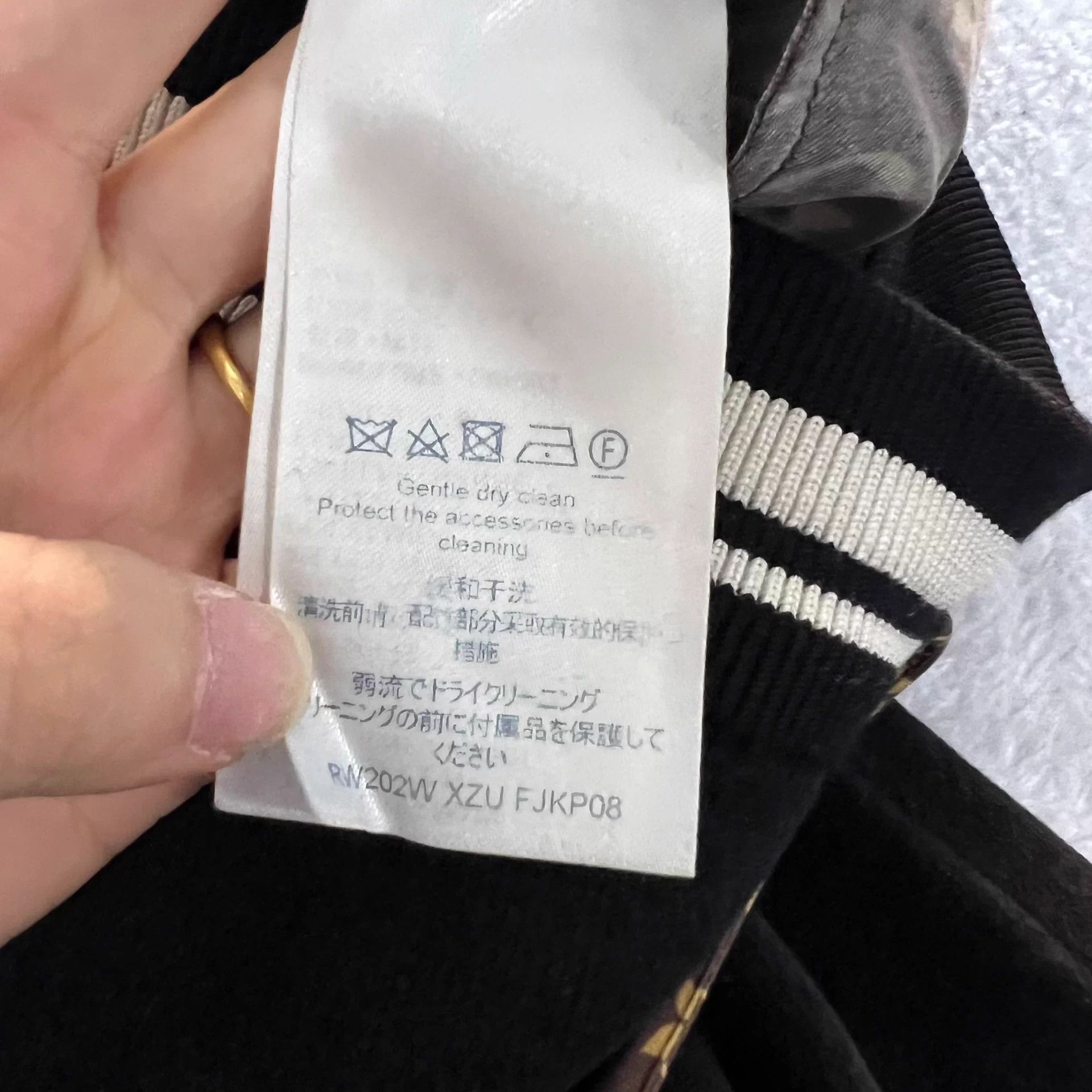 Louis Vuitton Louis Vuitton lv embroidered logo black sweatpants S 95new Size 27" / US 4 / IT 40 - 4 Thumbnail