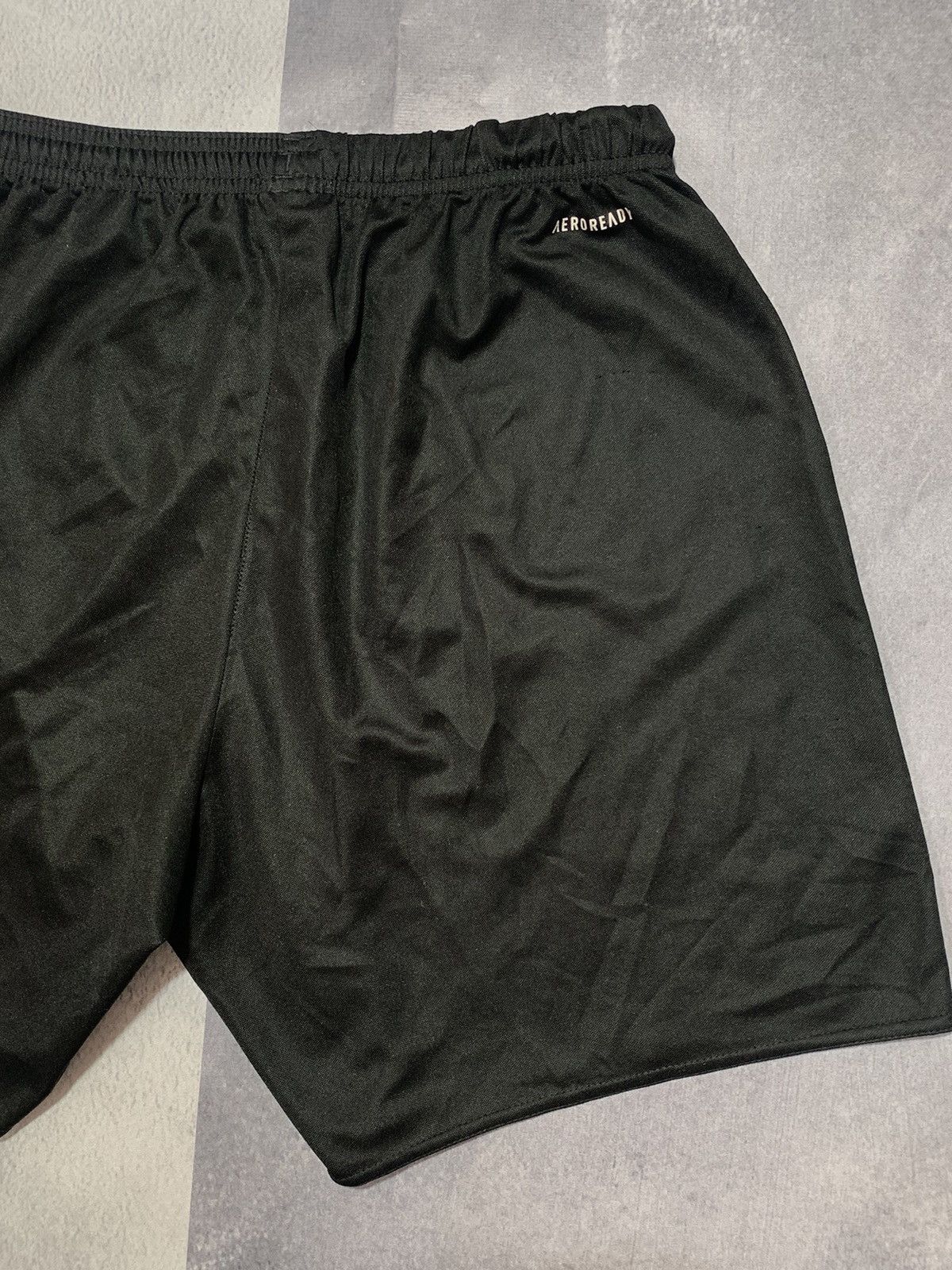 Adidas × Vintage Vintage Adidas shorts streetwear Y2K casual style size M Size US 32 / EU 48 - 8 Thumbnail