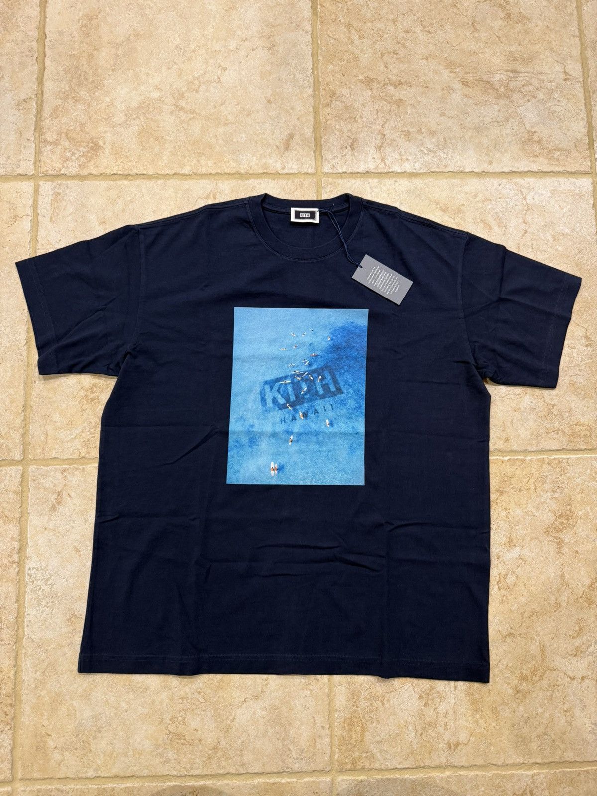 【新品】KITH HAWAII限定 CORAL REEF Tシャツ　紺色　XL 新品】KITH HAWAII限定 Tシャツ CORAL REEF ネイビー S
