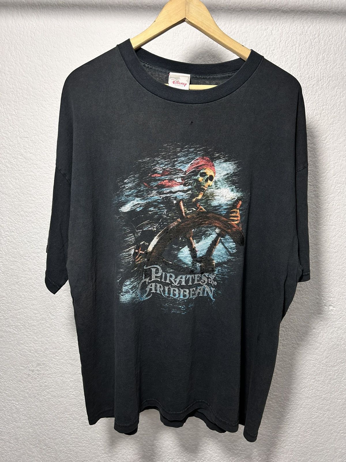 Disney PIRATES OF THE CARIBBEAN MOVIE PROMO 1 DISNEY VINTAGE SHIRT Size US XL / EU 56 / 4 - 1 Thumbnail