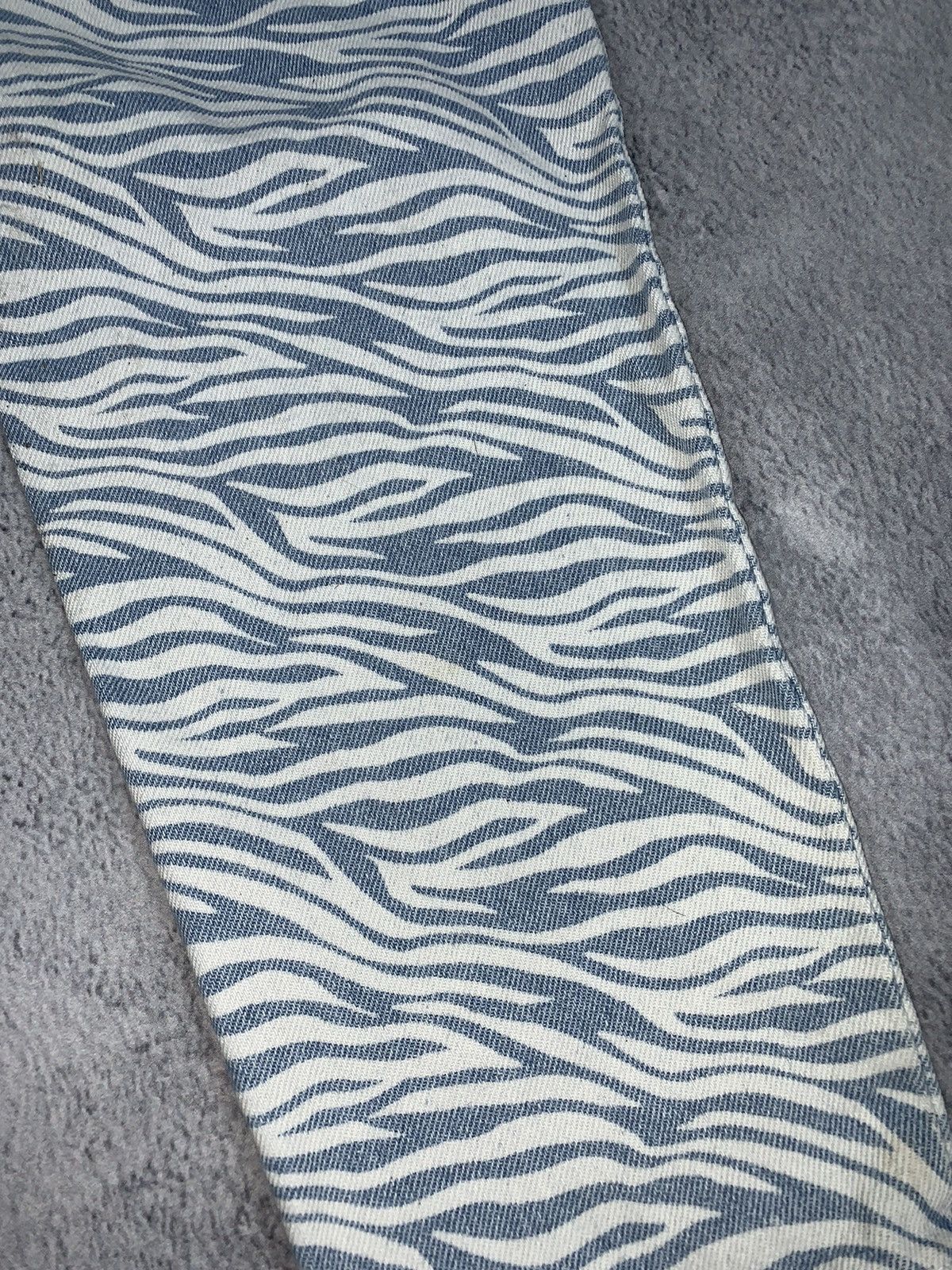 Japanese Brand × Vintage Vintage Y2K mom zebra denim pants trousers size japanese 24 Size 24" / US 00 / IT 34 - 4 Thumbnail