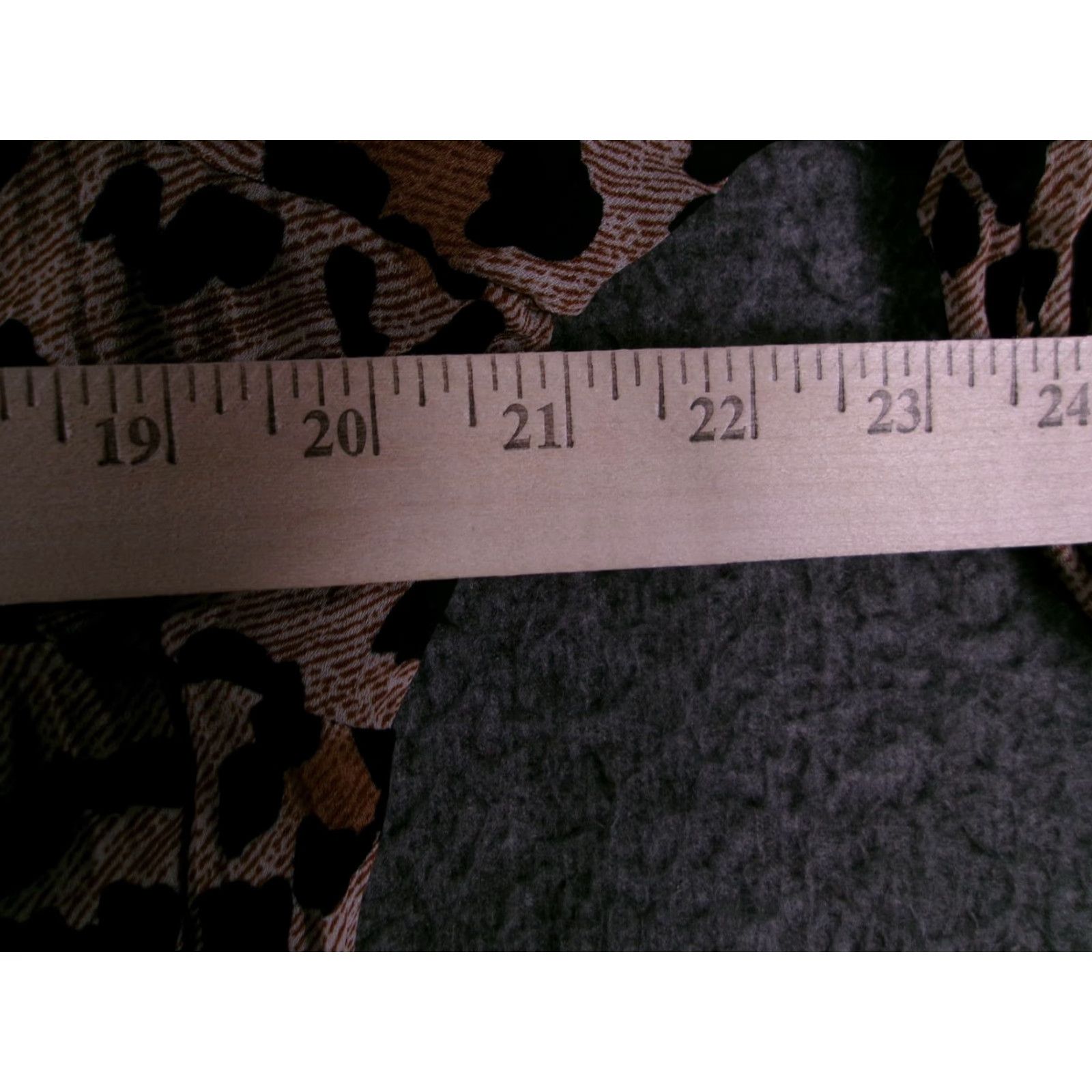 Vintage NY Collection Blouse Womens M Leopard Print Long Sleeve Button Front Tan Beige Black Puff Sleeve Pleated Shoulders V-Neck Size M / US 6-8 / IT 42-44 - 3 Thumbnail