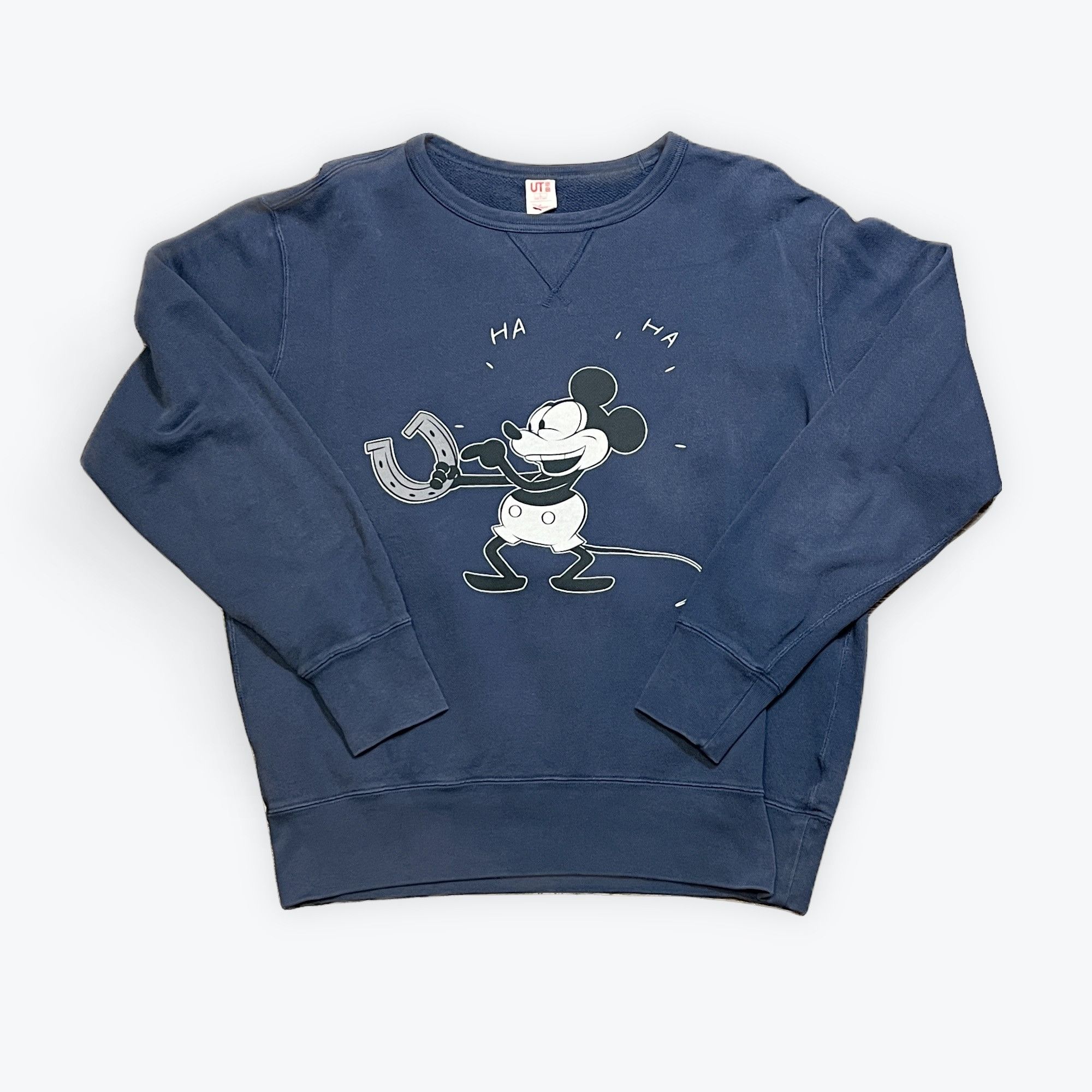 Uniqlo L | 24.5 x 26 Uniqlo x Mickey Magnet Crewneck Size US L / EU 52-54 / 3 - 1 Thumbnail