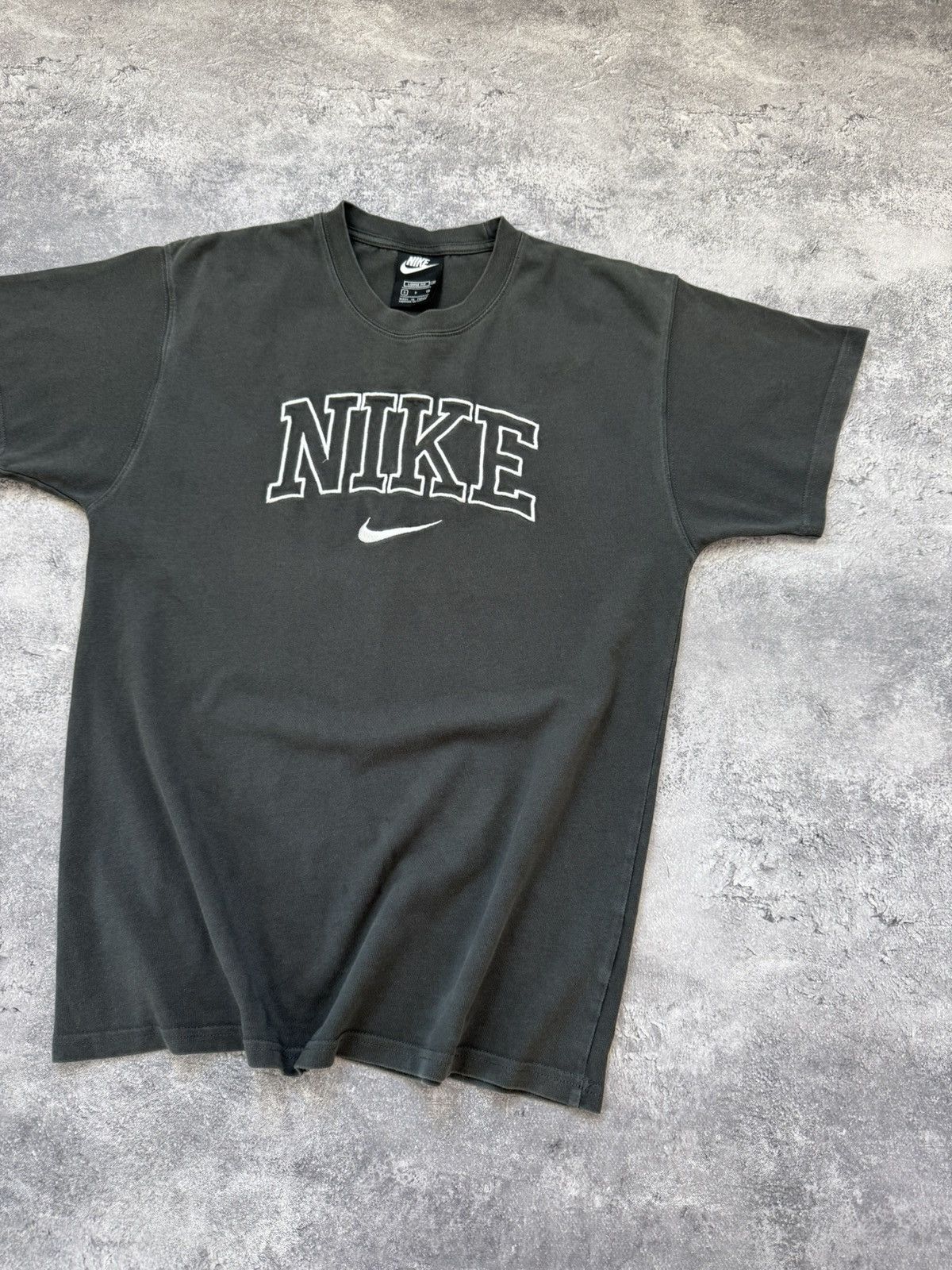 Nike Vintage 90s Nike Center Logo T-Shirt Gray Rare Tee Y2K Hype Size US S / EU 44-46 / 1 - 4 Thumbnail