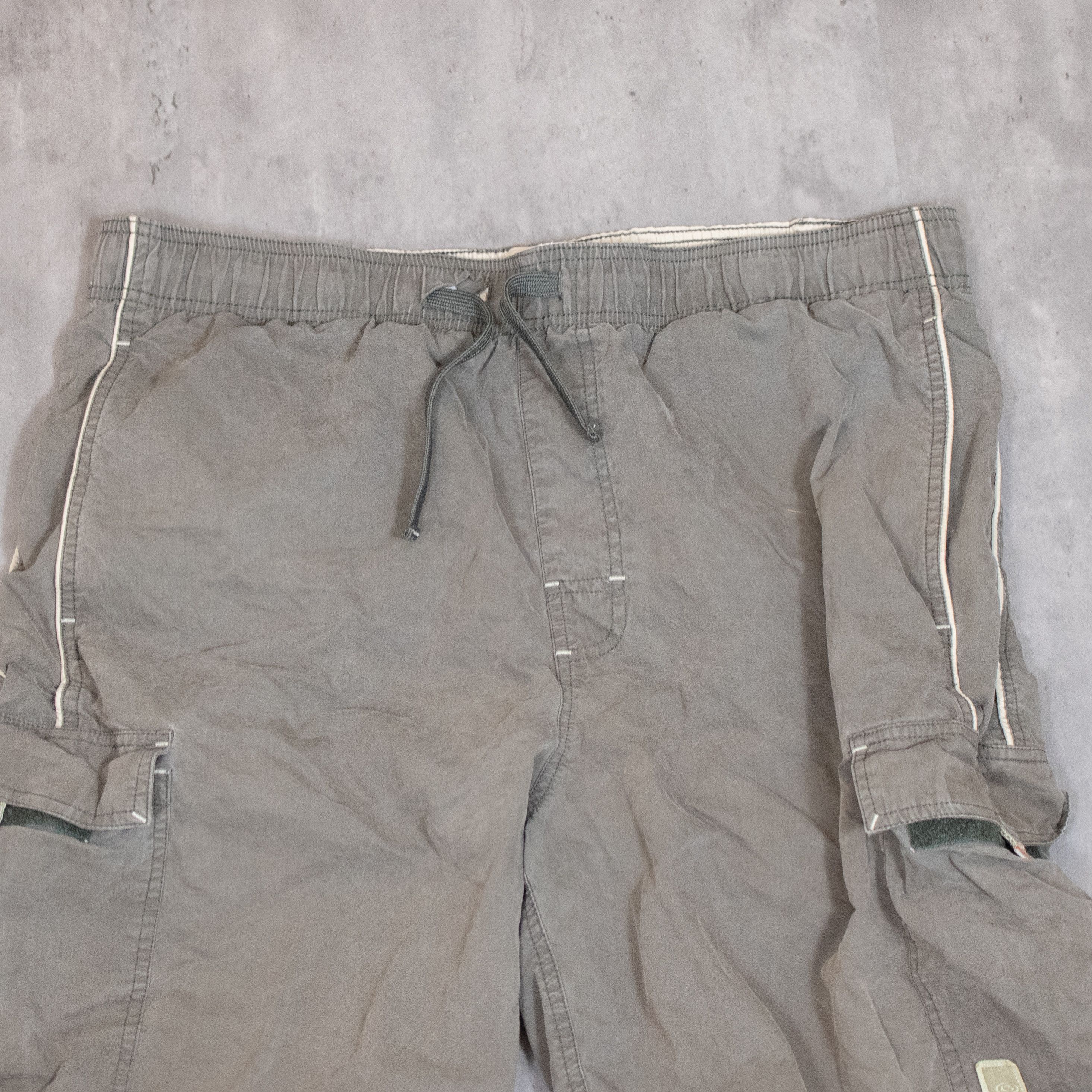 Vintage Y2K 2000's Gotcha Sport Charcoal Grey Baggy Shorts Size US 37 - 8 Thumbnail