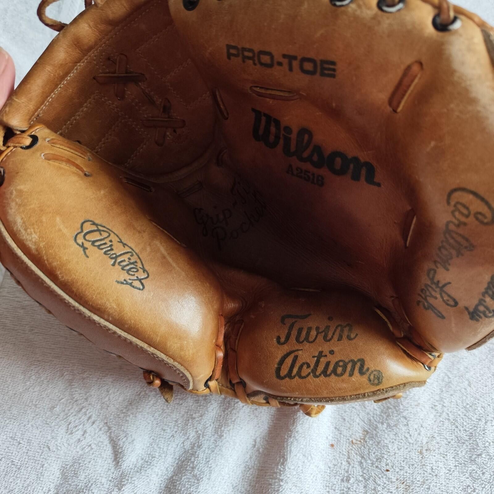 Wilson Vintage Wilson Catchers Mitt A2516 Right Hand Throw Leather Size ONE SIZE - 11 Thumbnail