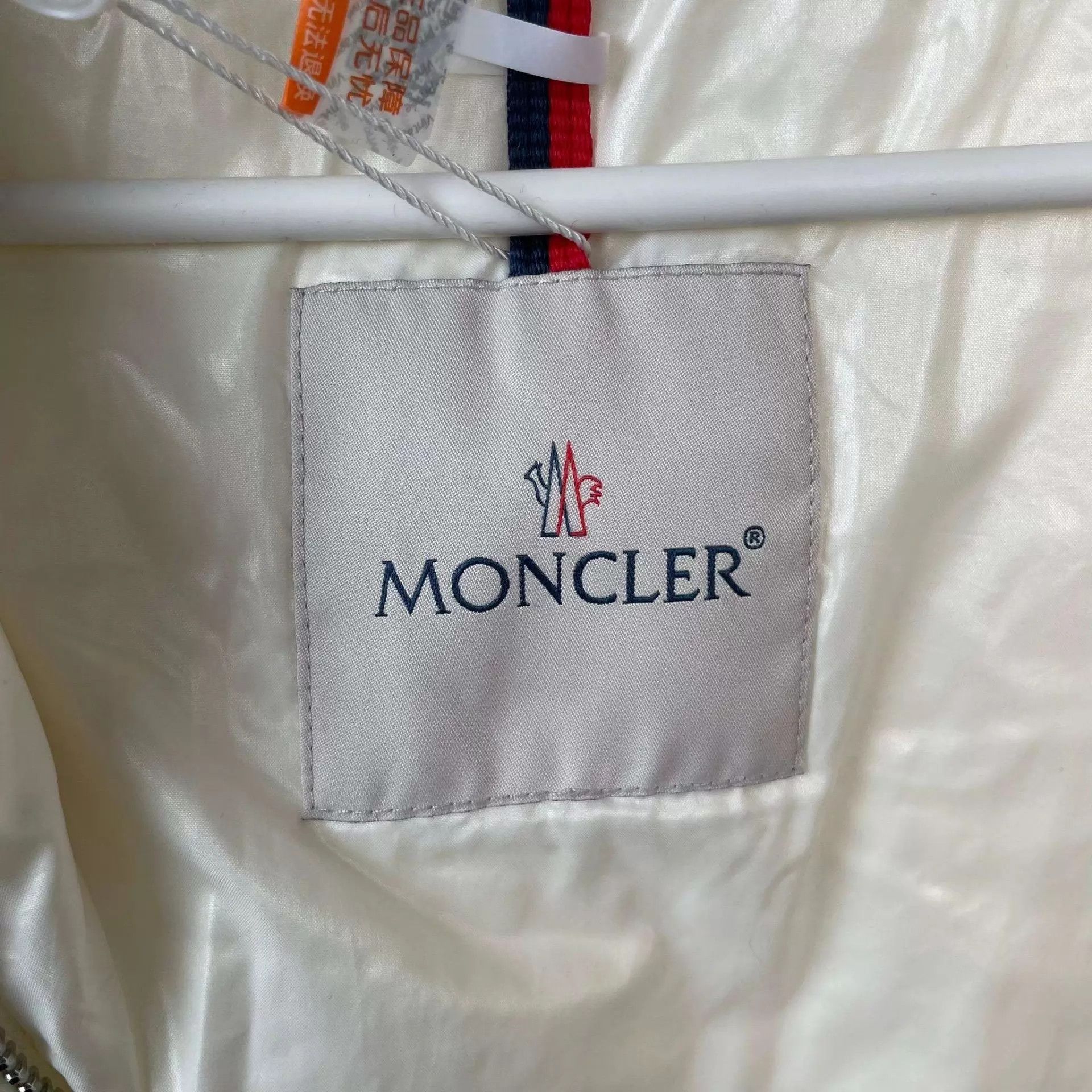 Moncler Moncler short down jacket white size 3 Size US L / EU 52-54 / 3 - 5 Thumbnail