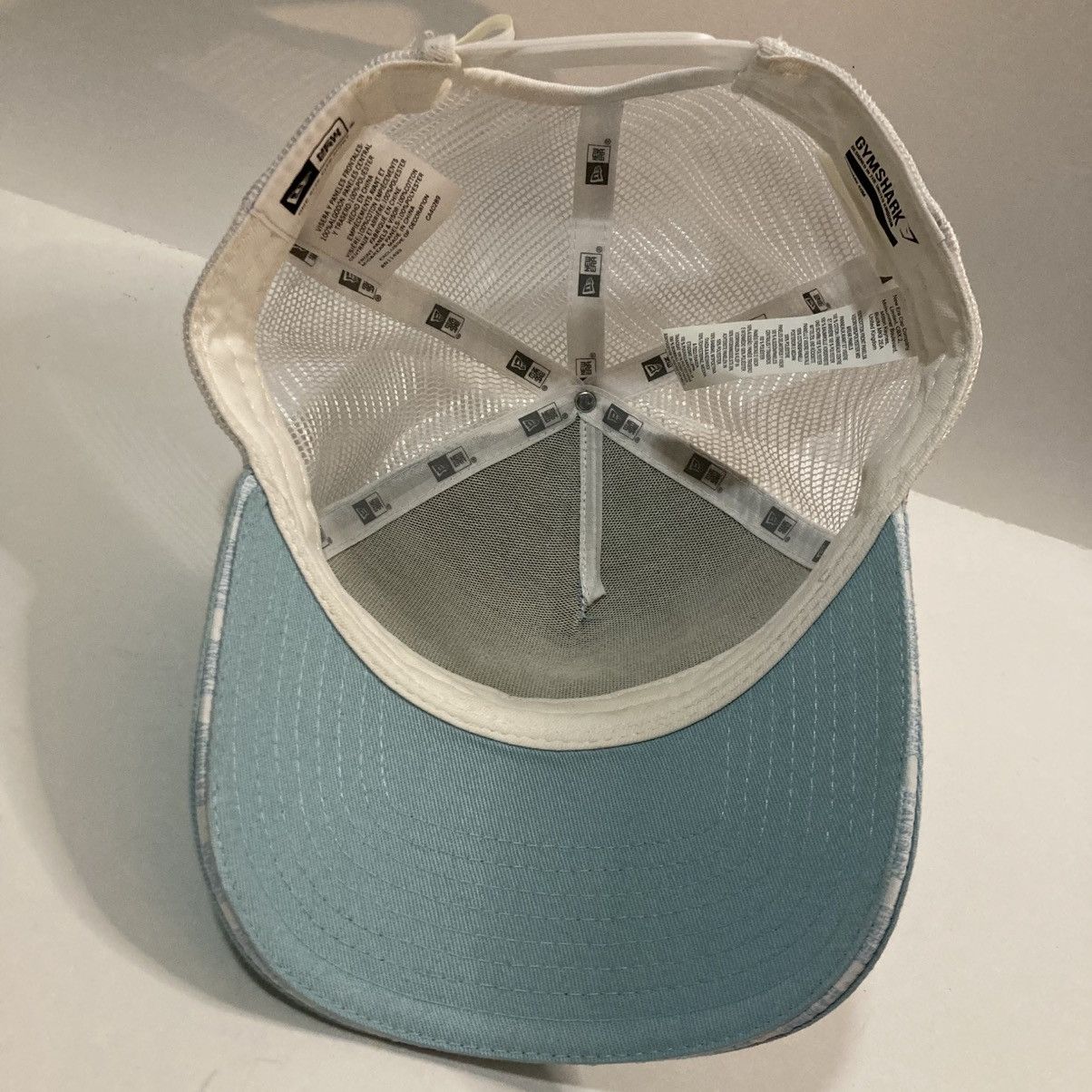 Designer × Gymshark Gymshark New Era Mens Snapback blue & white trucker hat Size ONE SIZE - 9 Thumbnail