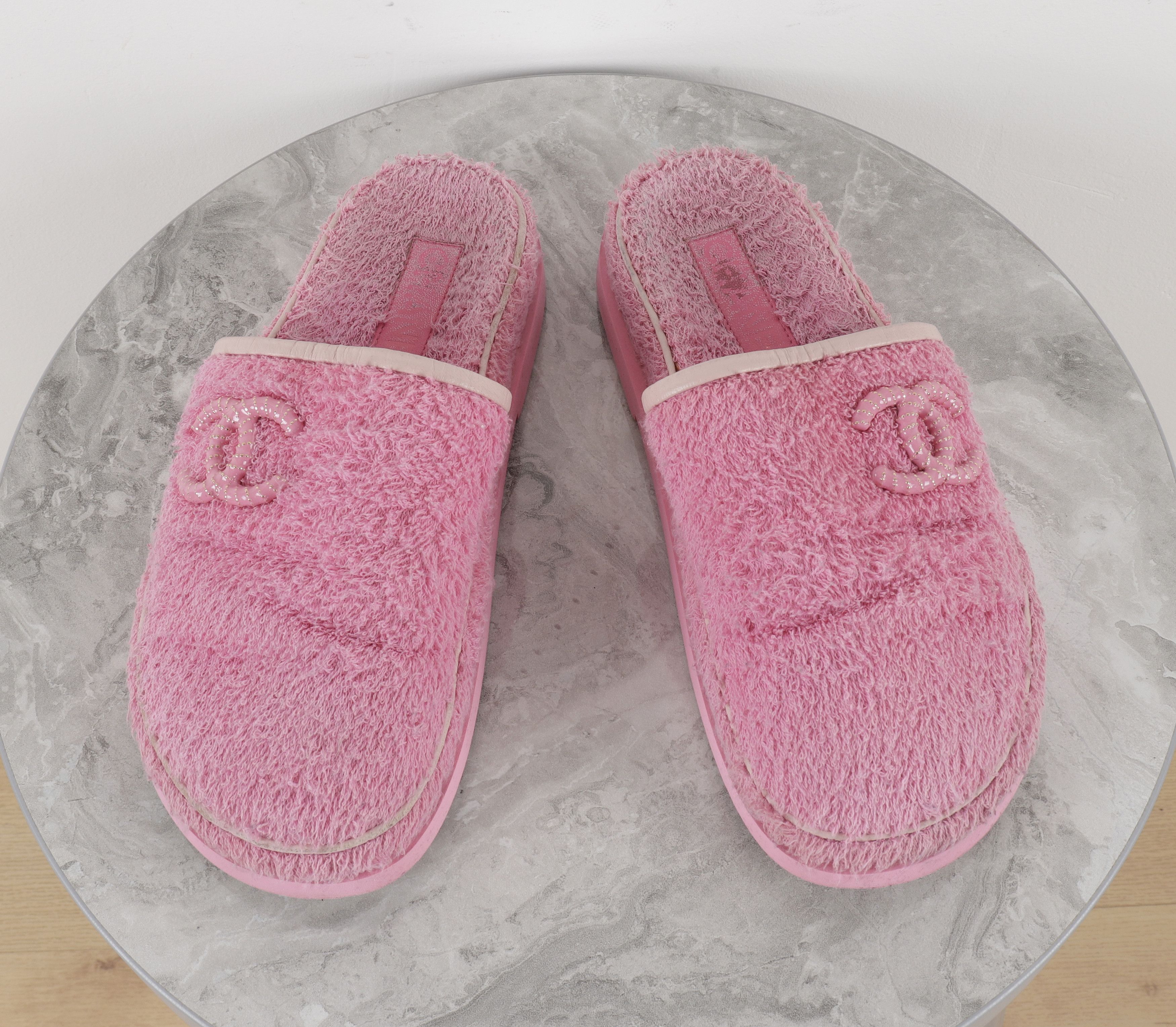 Chanel Chanel CC Logo Pink Terry Slippers Size US 7 / IT 37 - 13 Thumbnail