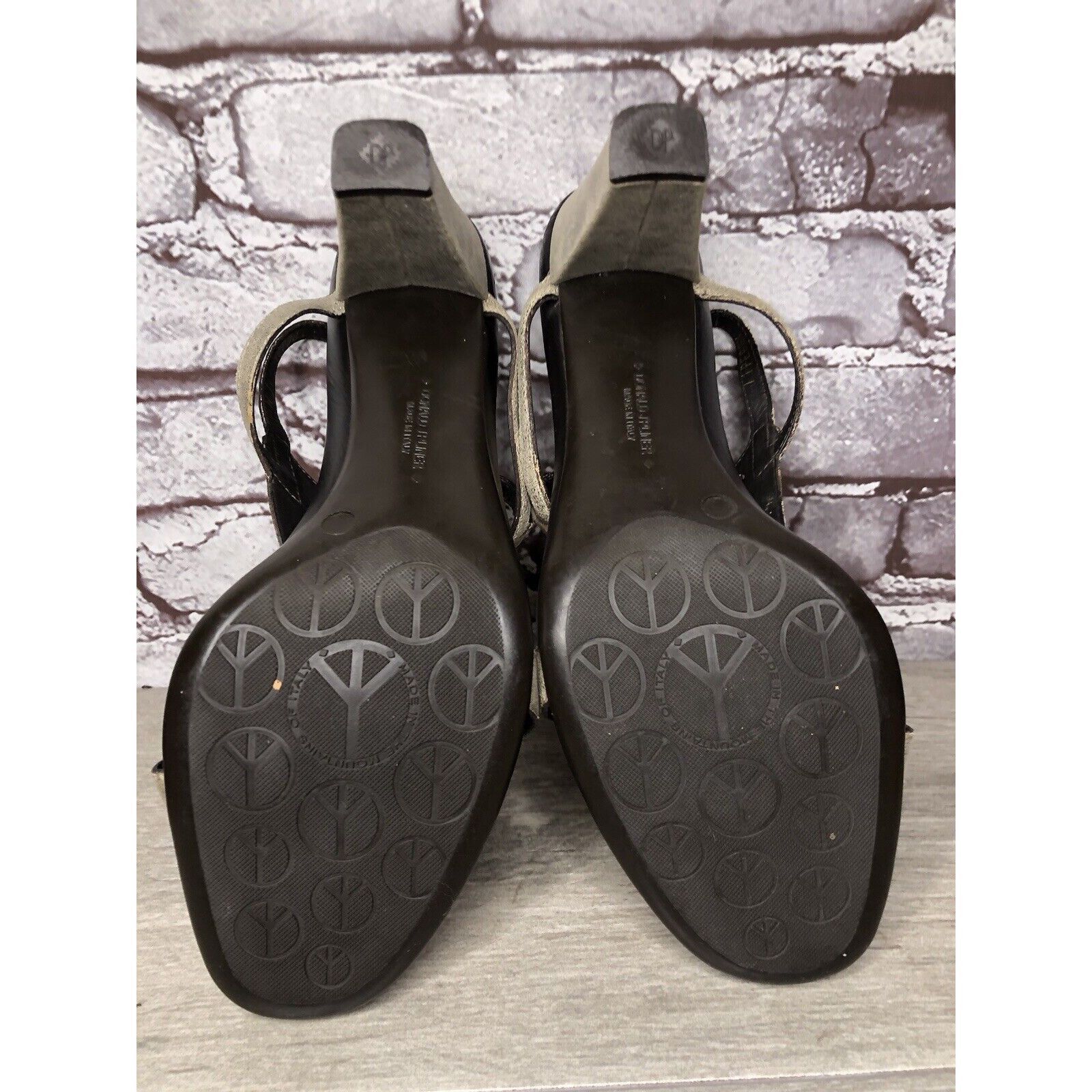 Donald Pliner Donald J. Pliner Peggy Gray Shimmer Leather T- Strap Heels S Size US 11 / IT 41 - 16 Thumbnail