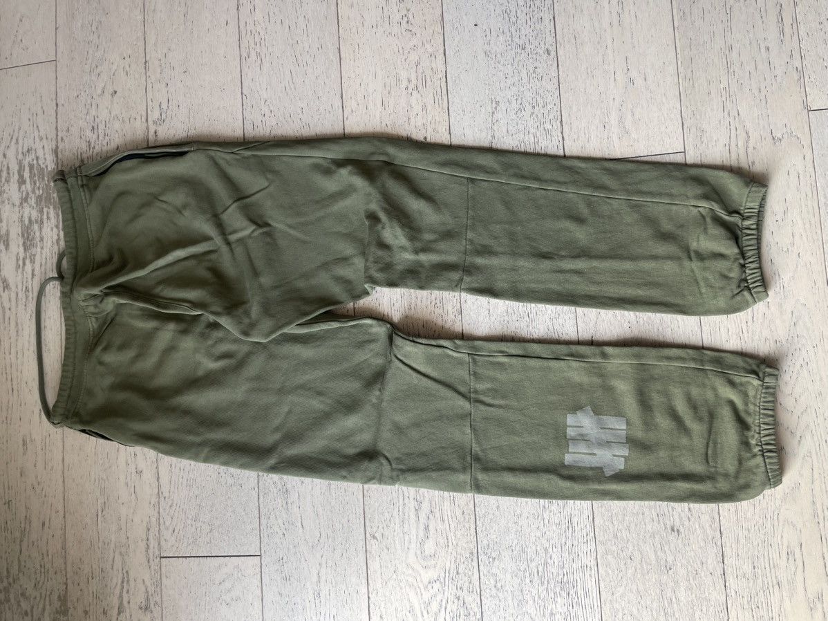 Adidas × Undefeated Adidas × Undefeated Green Track Joggers – Size S Size US 30 / EU 46 - 2 Thumbnail