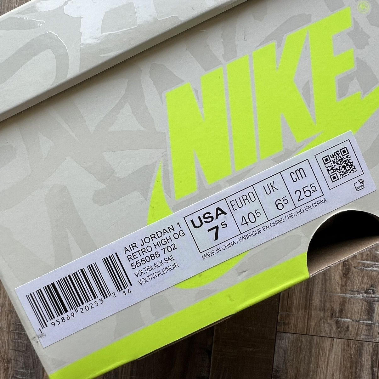 Nike Air Jordan 1 Retro High OG Volt/Black Size US 7.5 / EU 40-41 - 13 Thumbnail