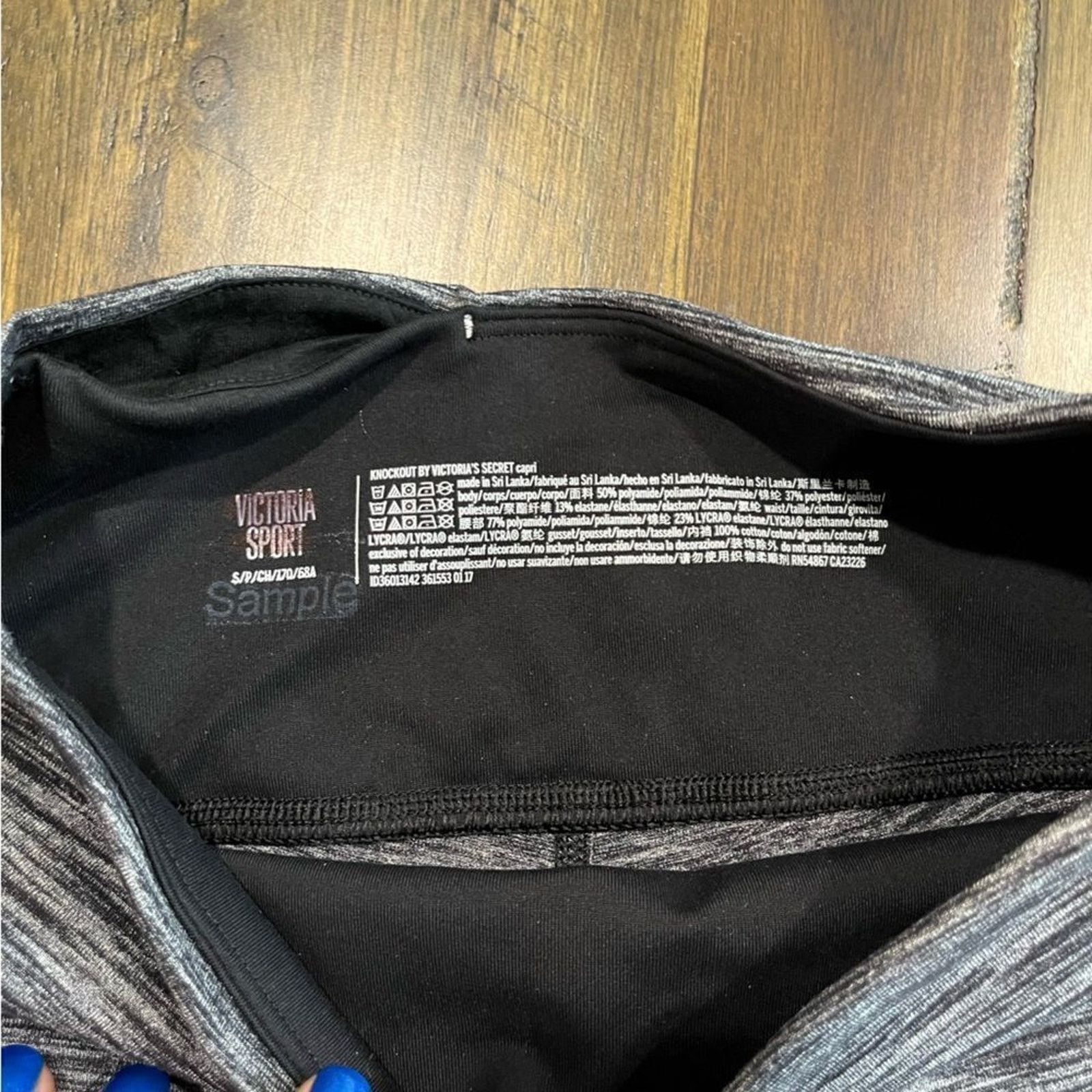 Victoria's Secret NWOT Victoria's Secret Athletic Capri Length Leggings - SM Size 26" / US 2 / IT 38 - 9 Thumbnail