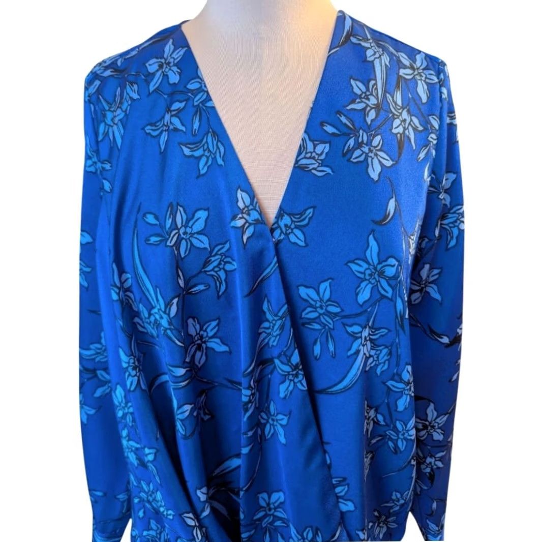 Vince Camuto Vince Camuto Blouse Blue Floral Surplice Long Sleeve Satin Top S Women Size S / US 4 / IT 40 - 2 Thumbnail