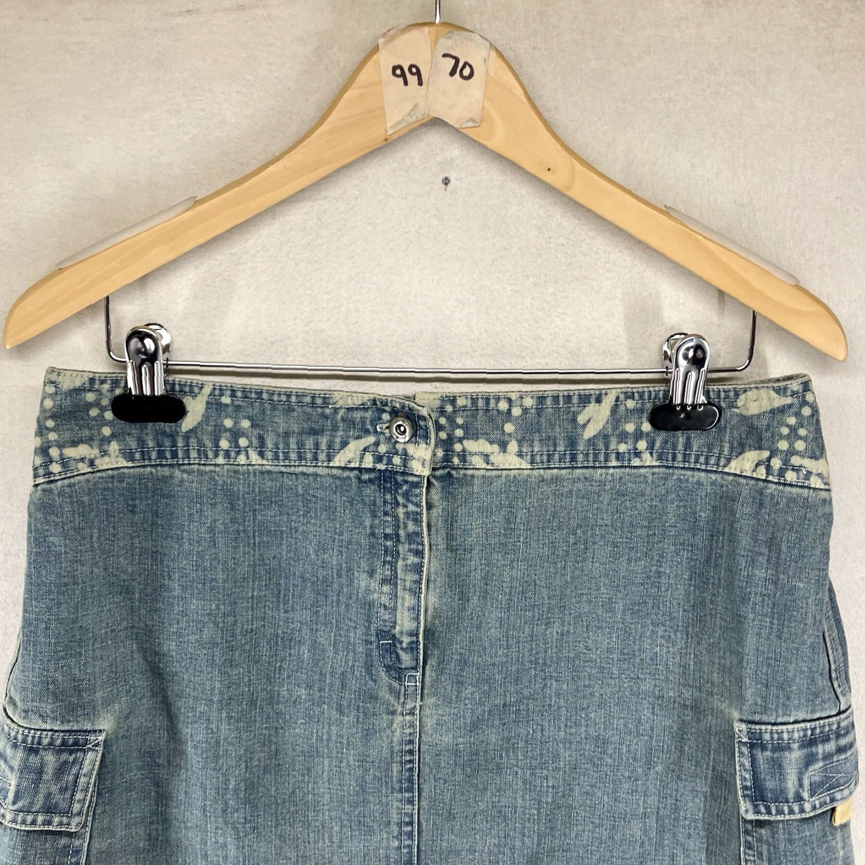 Denime VINTAGE Women's 90s Short Denim Skirt Sz 10 Blue Cotton Denim A-Line Pockets Washed Out Deco Waist Mid Relaxed Casual Mens? No gender. End. Size 32" / US 10 / IT 46 - 5 Thumbnail