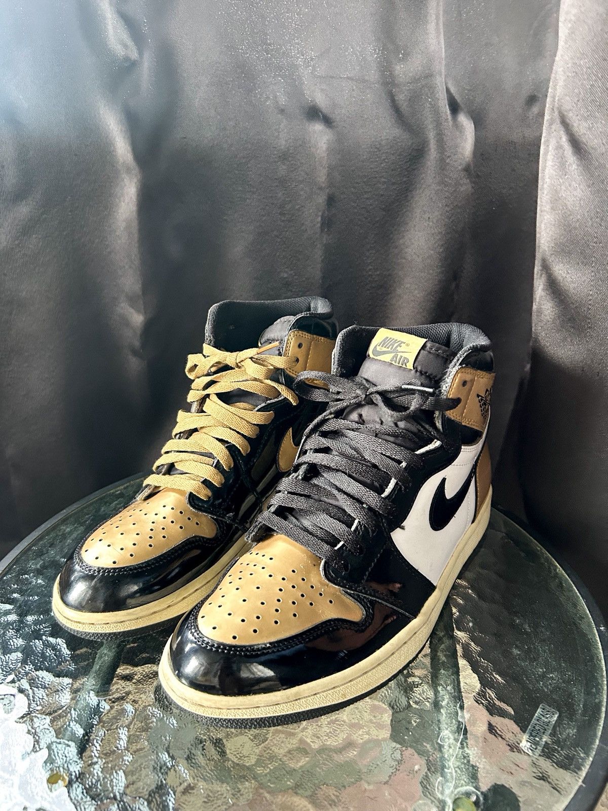 Jordan Brand 2018 Jordan 1 Gold Toe Size US 9.5 / EU 42-43 - 1 Thumbnail