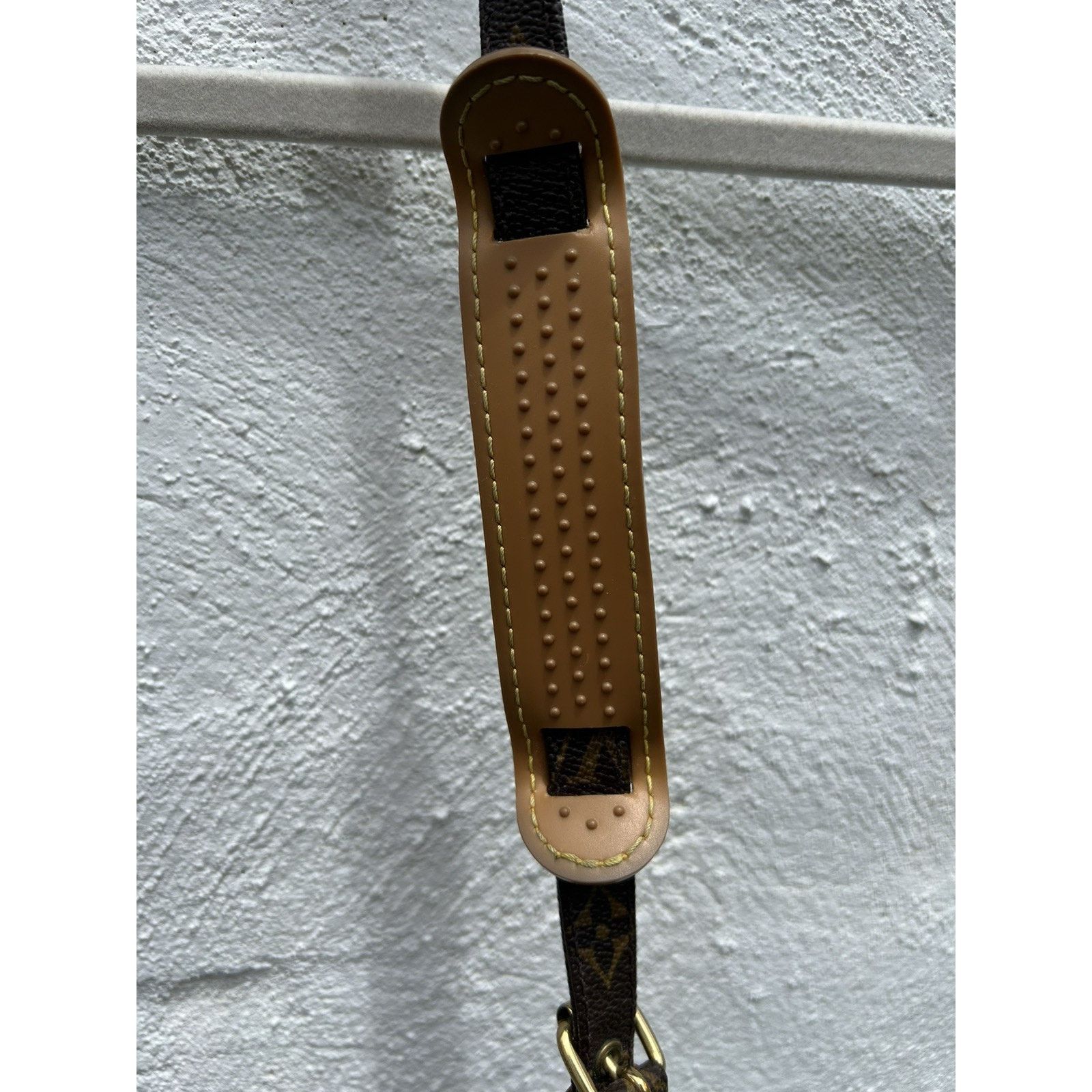 Louis Vuitton Authentic LOUIS VUITTON LV Monogram Leather DANUBE Crossbody Size ONE SIZE - 9 Thumbnail
